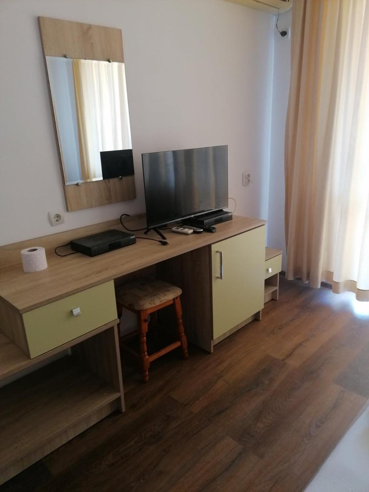 Double Room with Balcony (2 Adults + 1 Child) photo 2