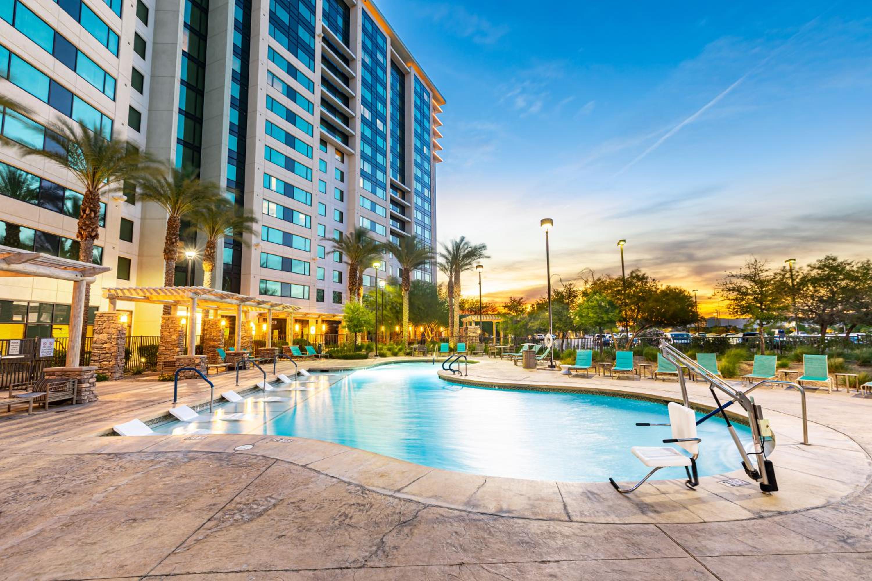 King Suite with Pool View thumbnail 6