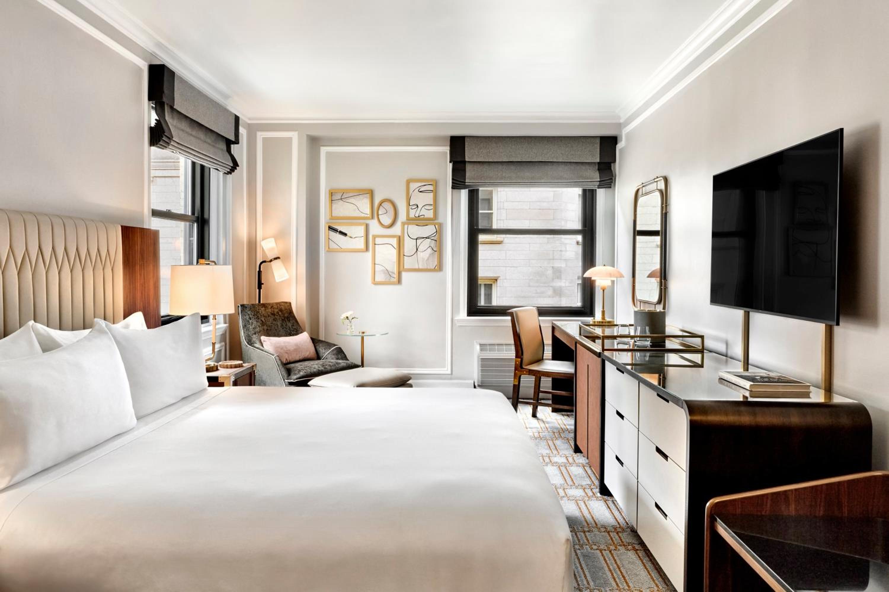 Accessible Deluxe Room 1 King Bed thumbnail 6