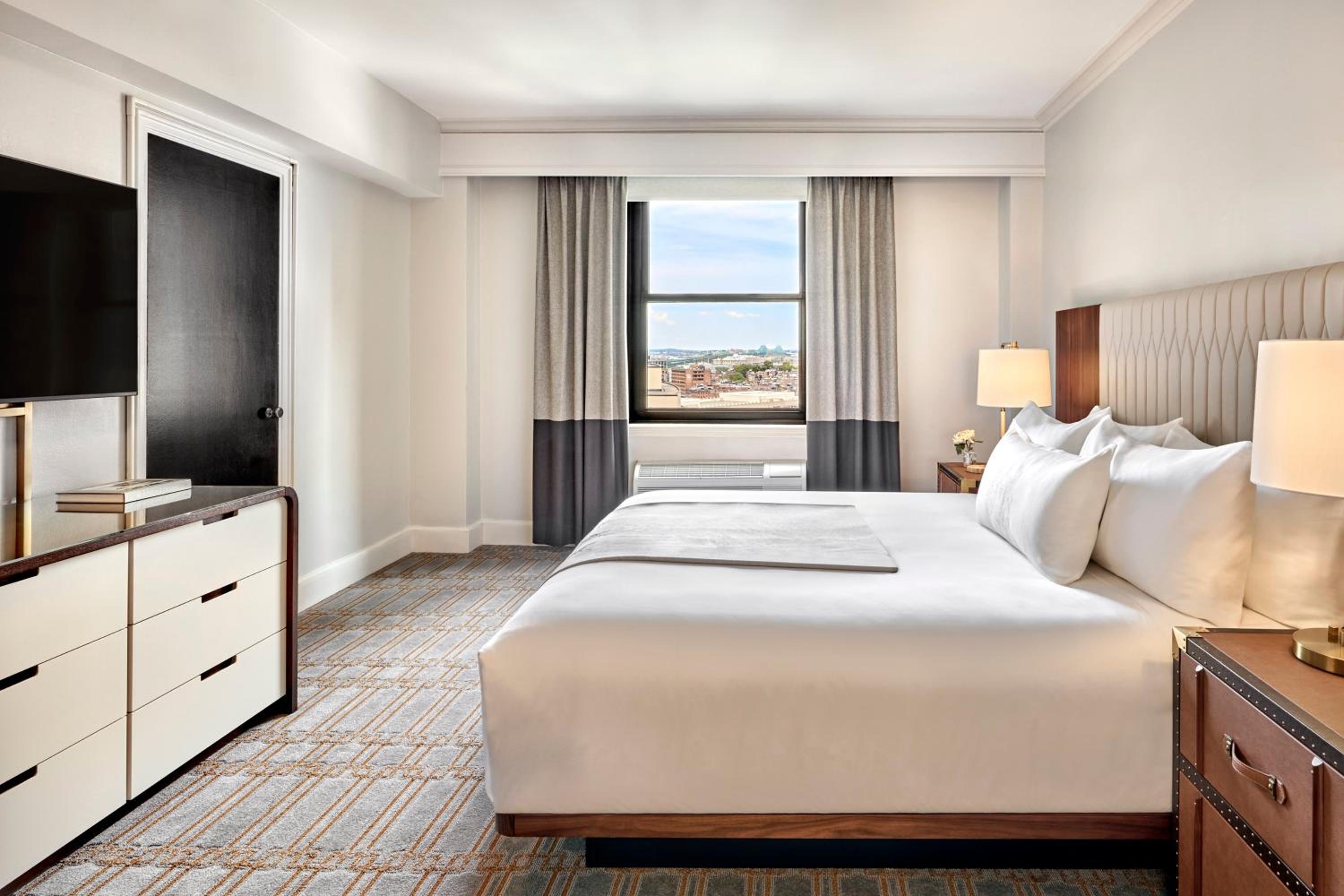 Accessible Legend Suite One Bedroom 1 King Bed with Roll-in Shower