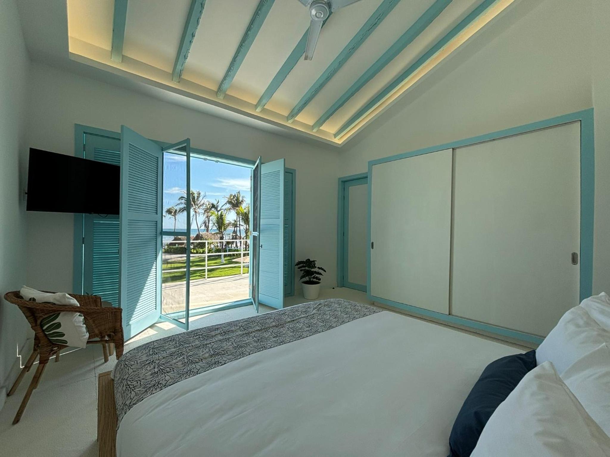 Deluxe Double Room with Balcony and Sea View