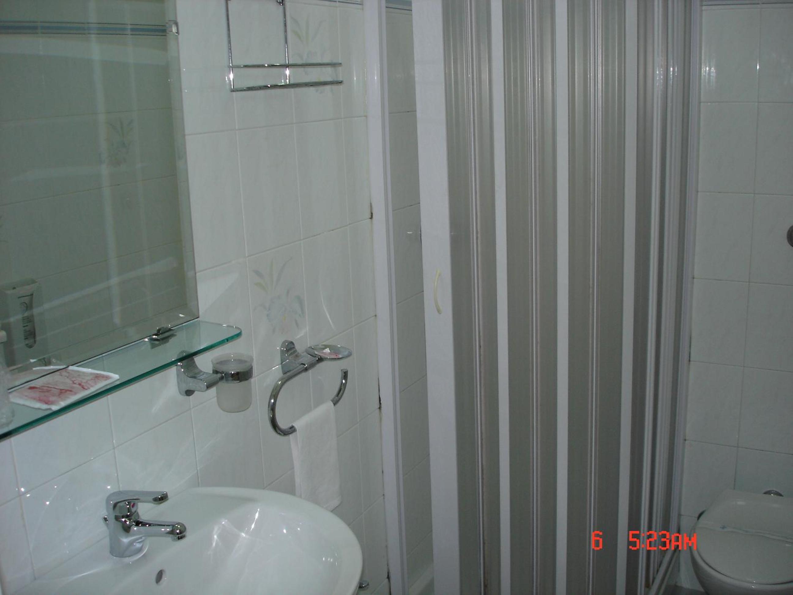 Junior Suite (3 Adults) - Photo 9