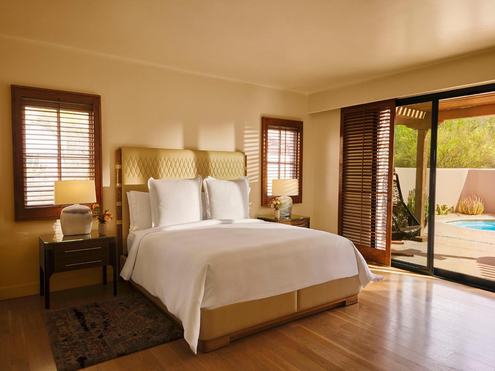 One-Bedroom Oasis Plunge Pool King Suite - Photo 2