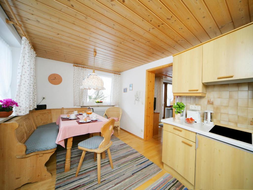Apartment with Mountain View photo 3