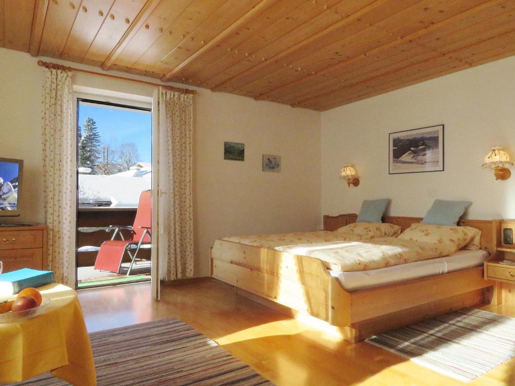 Apartment with Mountain View photo 3