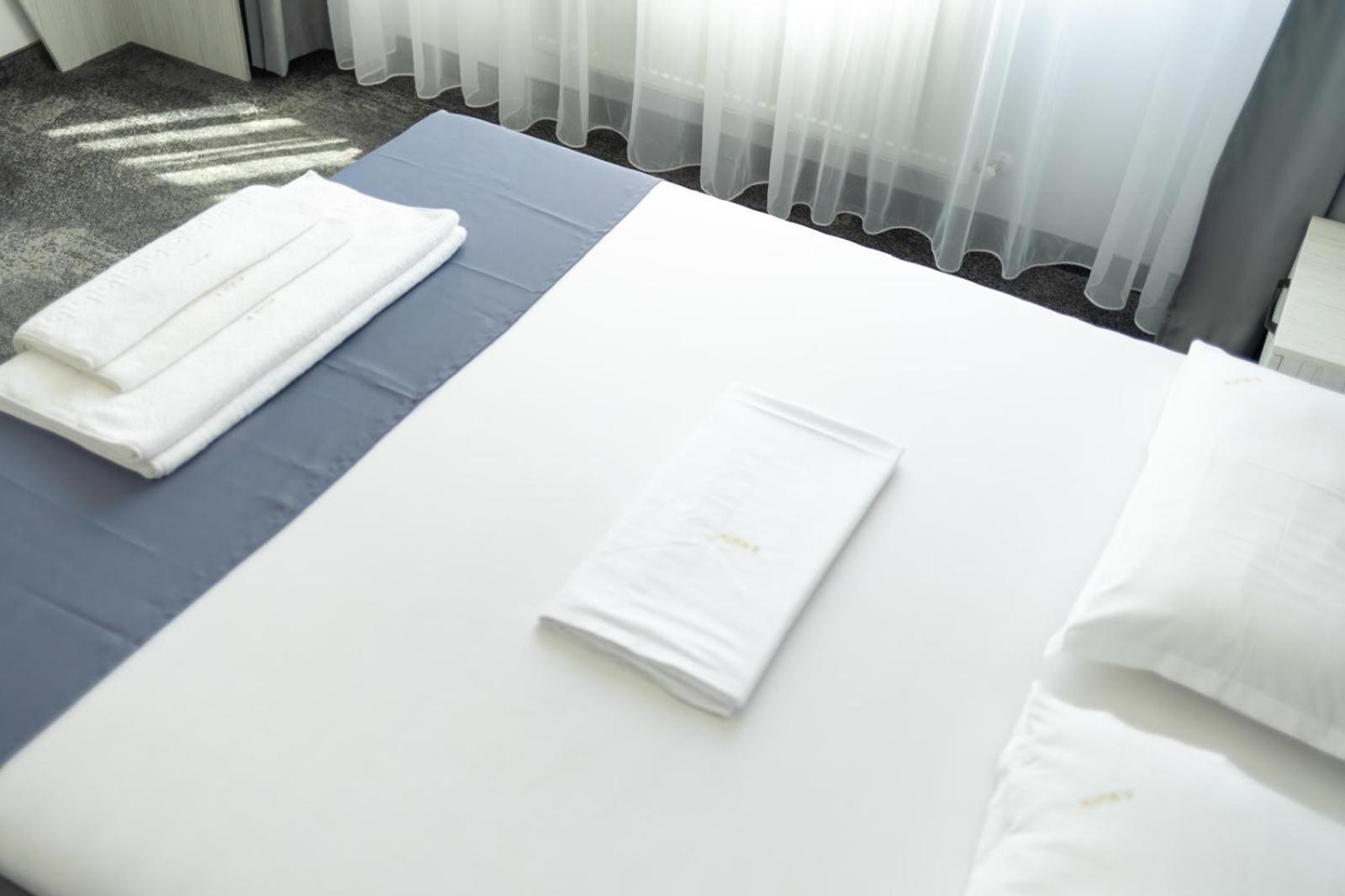 Double or Twin Room with Balcony photo 2