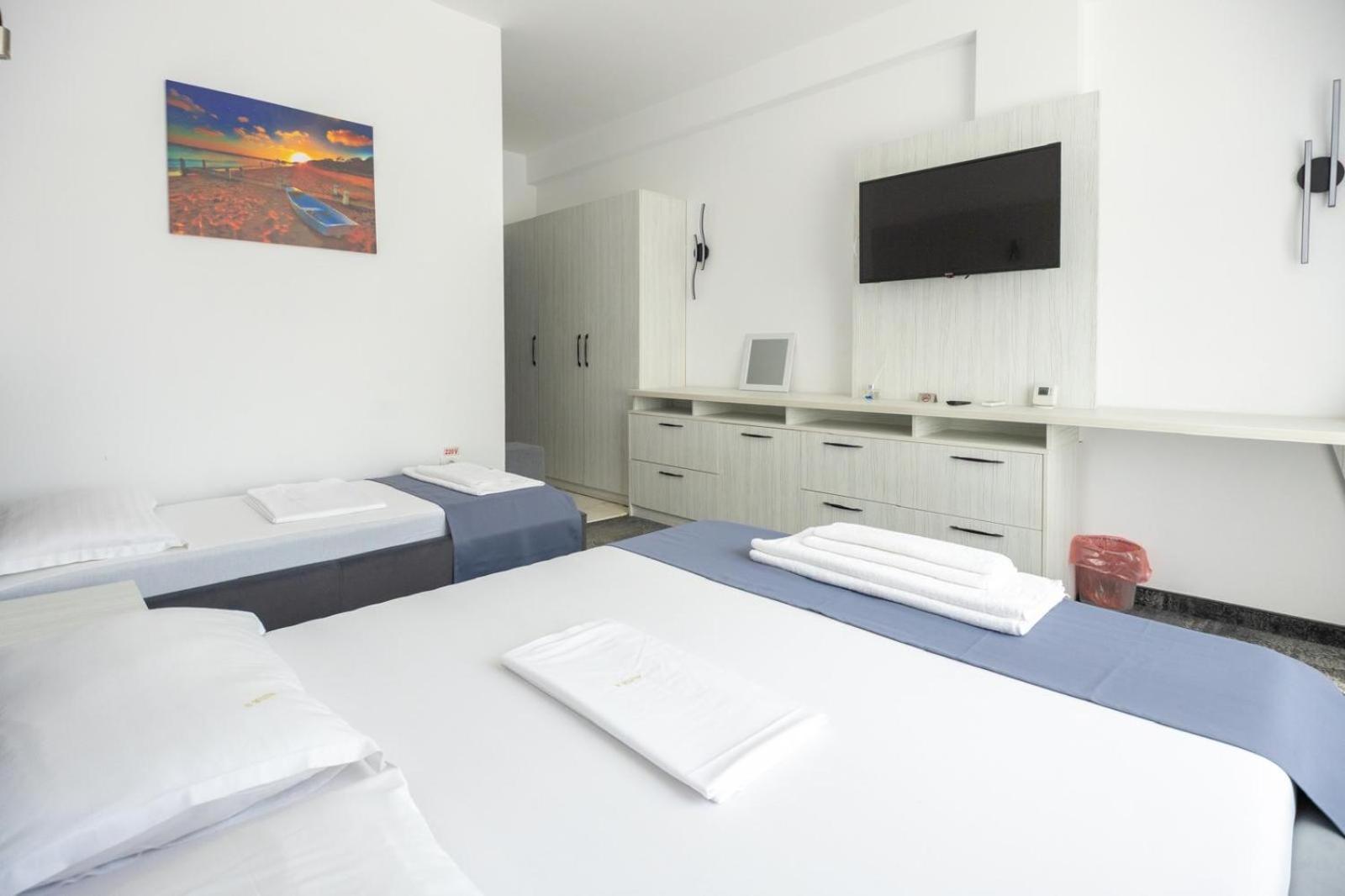 Triple Room with Terrace photo 1