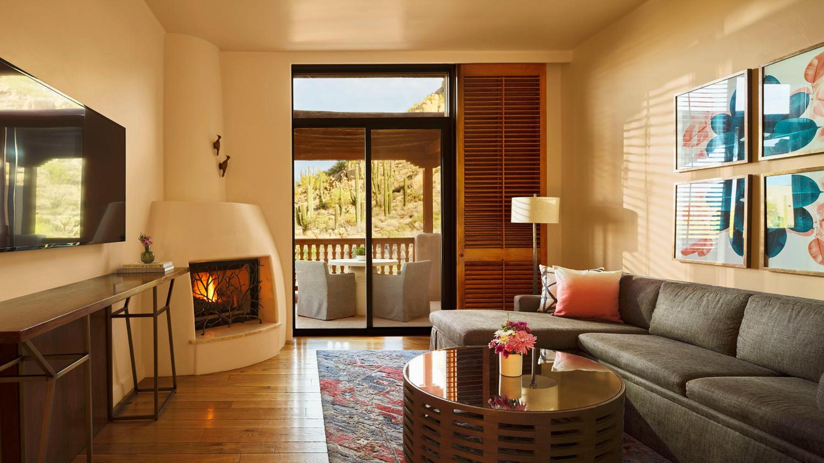 Reata Pass Suite king bed photo 2