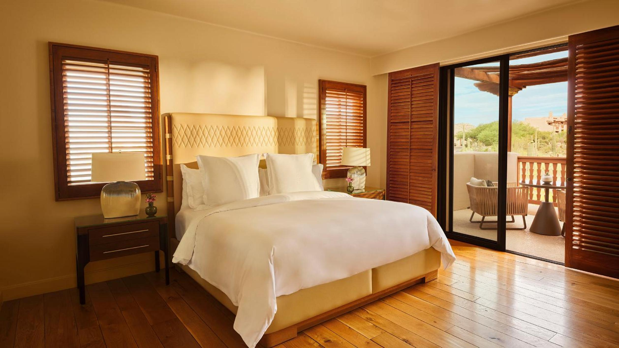 Reata Pass Suite king bed photo 3