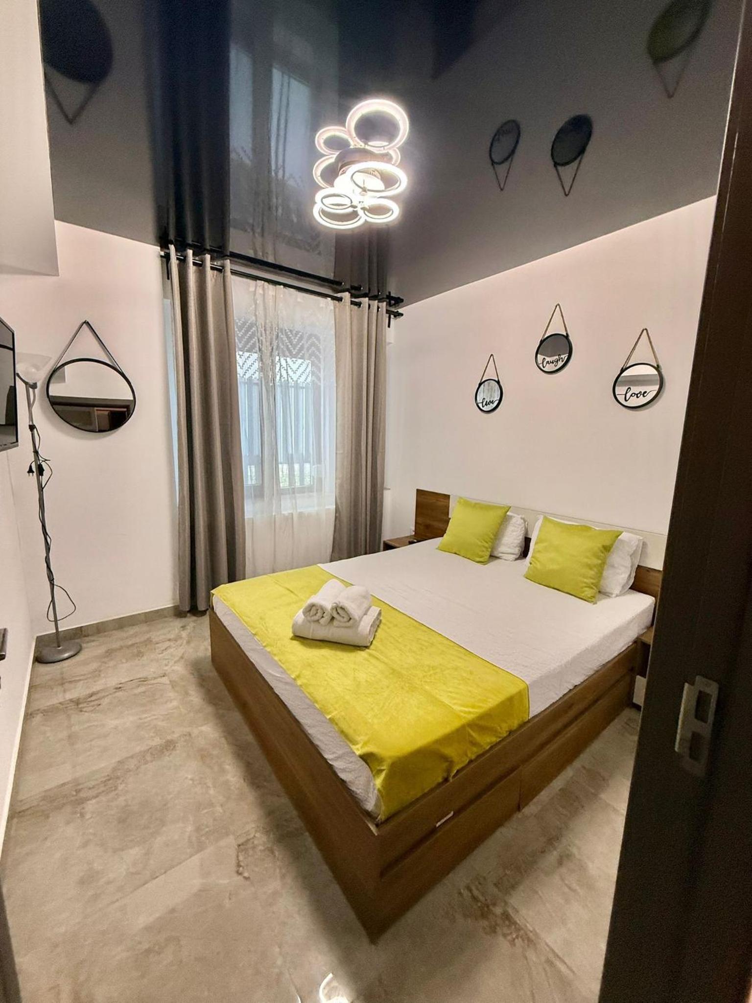 One-Bedroom Apartment with Balcony and City View photo 3