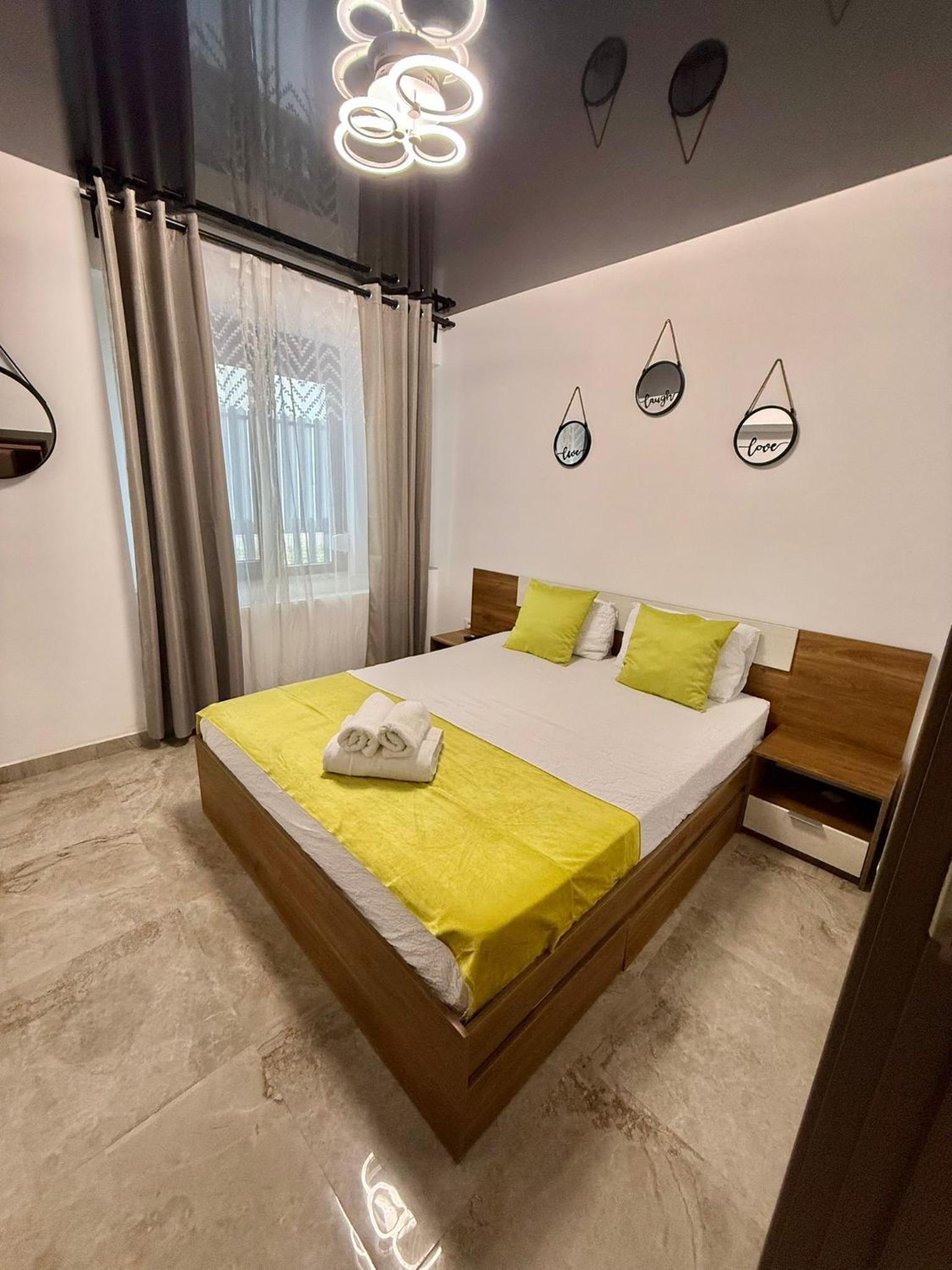 One-Bedroom Apartment with Balcony and City View photo 2