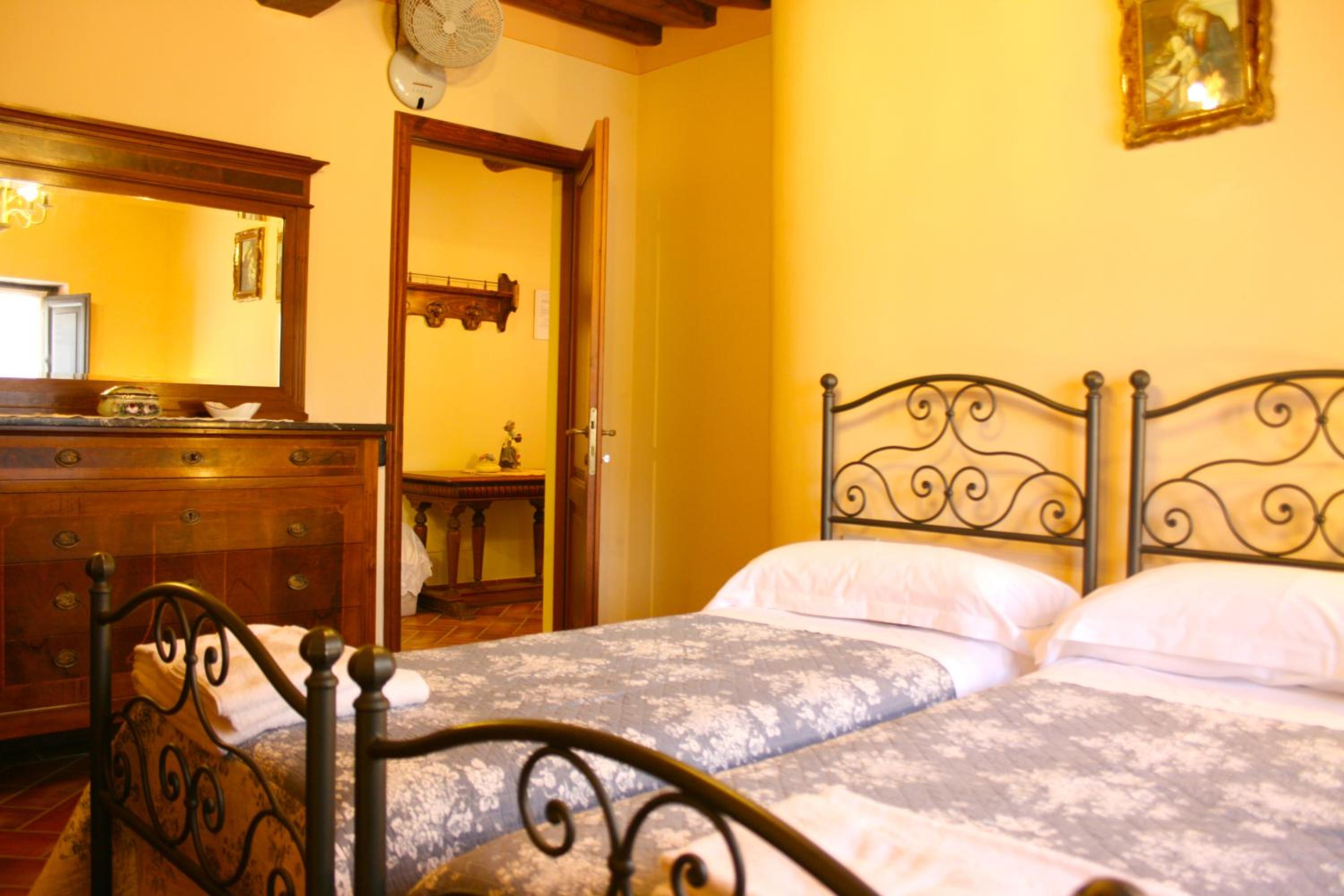 Five-Bedroom Villa photo 1