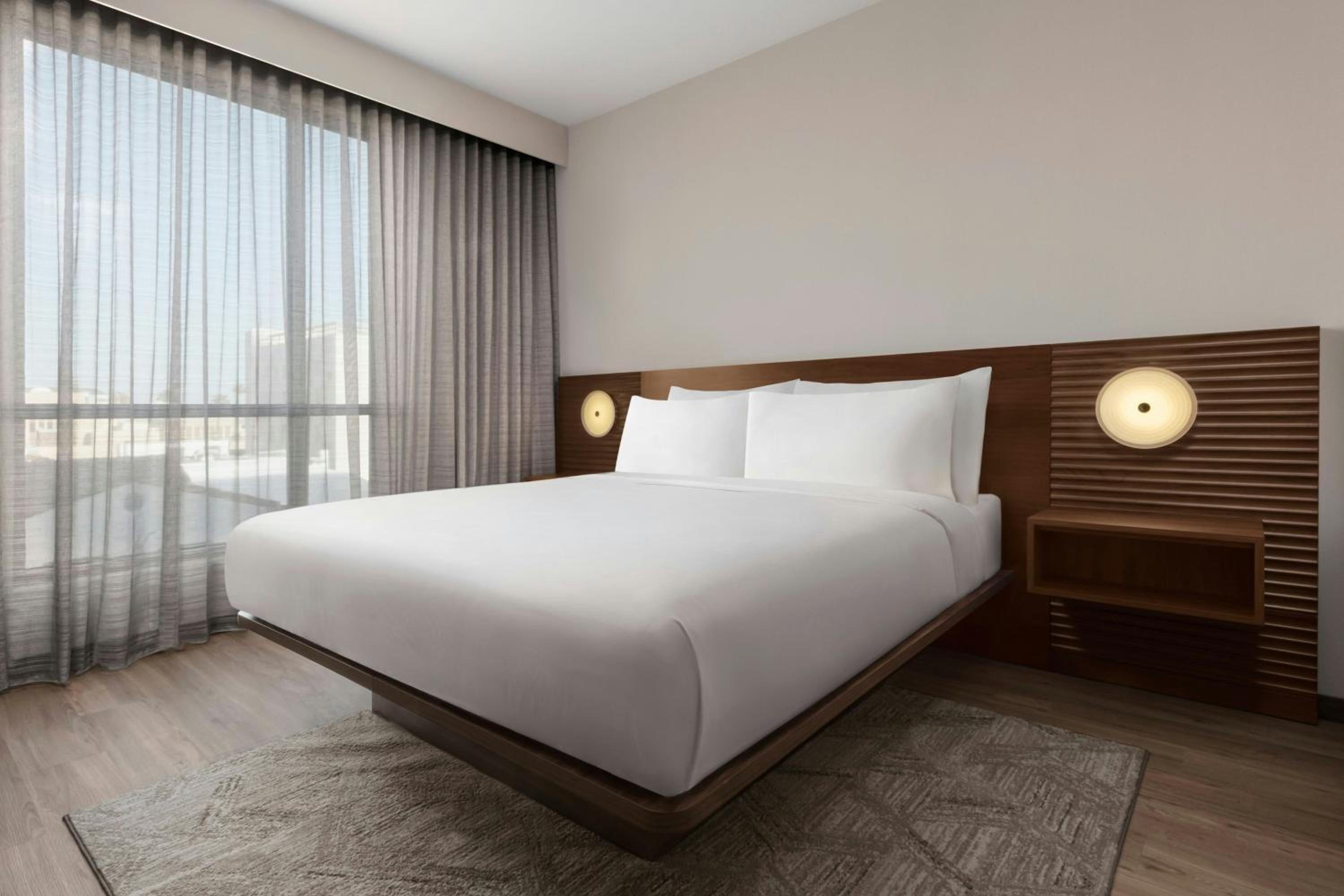 Premium Guest Room with One King Bed and View - Hearing Accessible - Photo 1