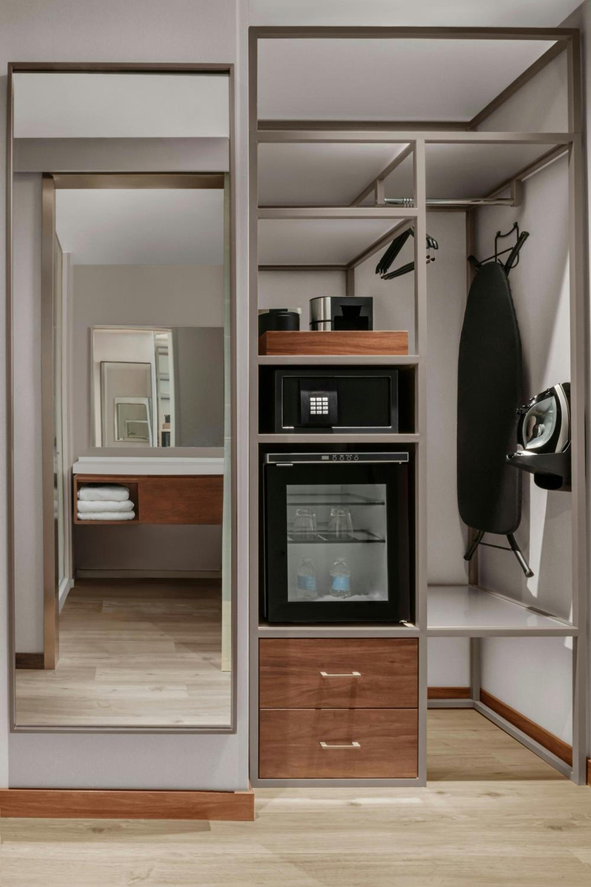 Superior Larger Guest Room with One King Bed and Sofa Bed - Hearing Accessible - Photo 3