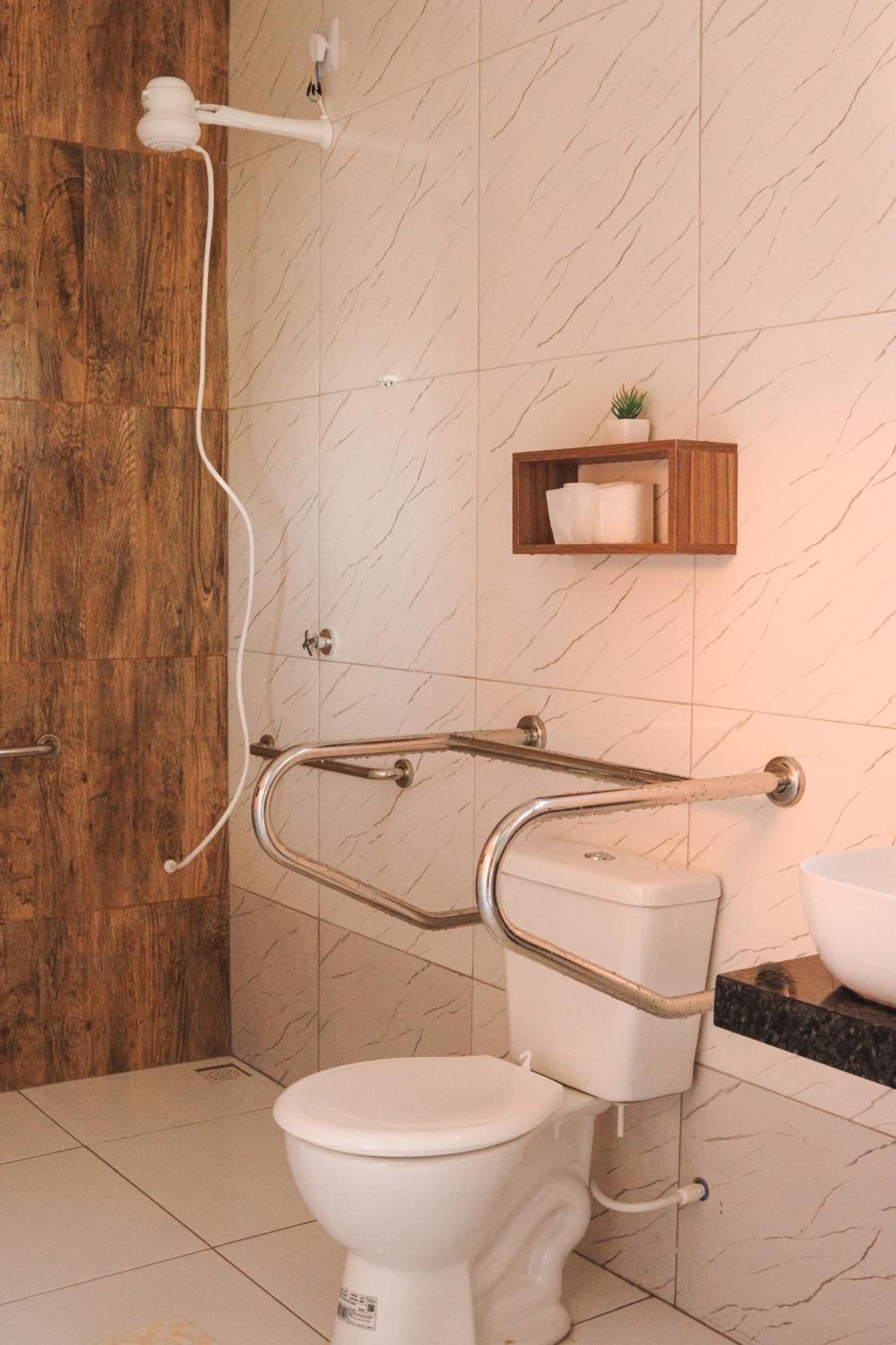 Queen Room - Disability Access photo 2