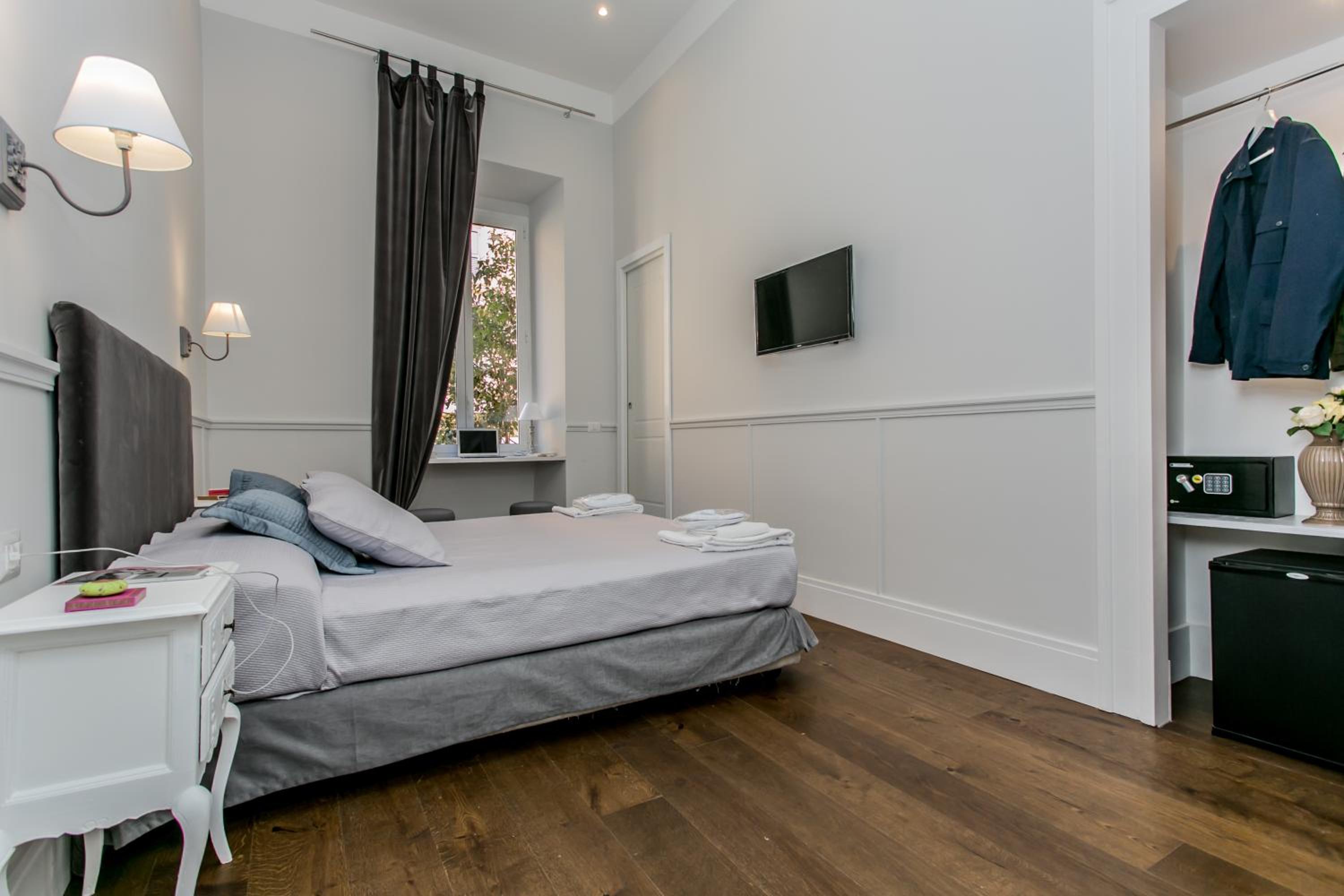 Deluxe Junior Suite photo 2