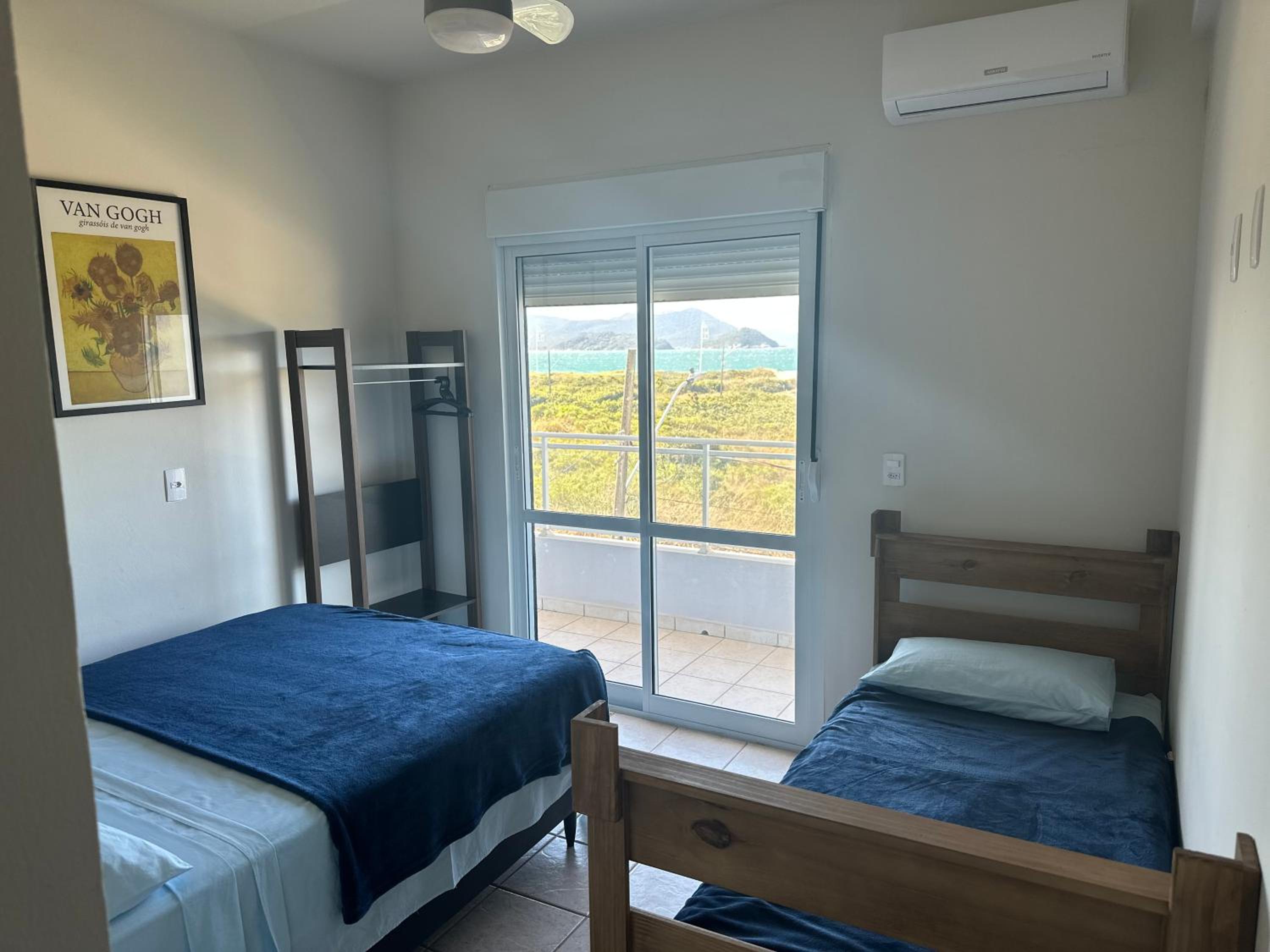 Two-Bedroom Apartment with Balcony and Sea View photo 3