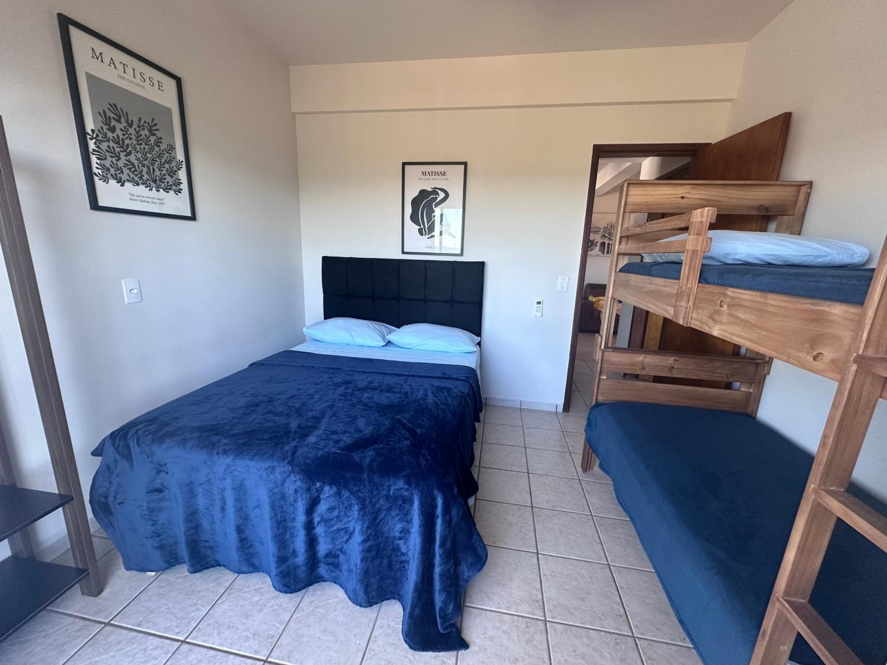 Two-Bedroom Apartment with Balcony and Sea View photo 2