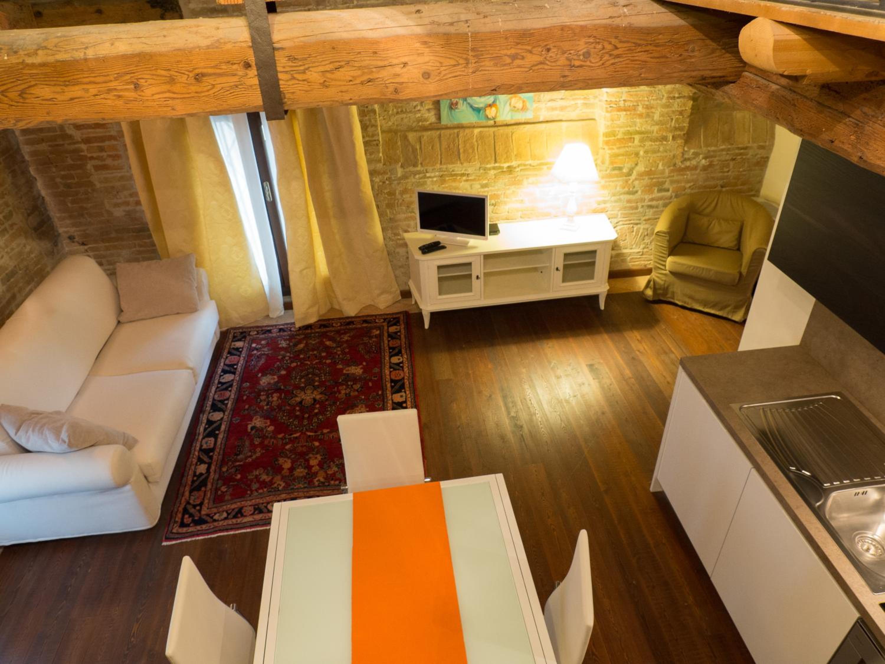 Deluxe Suite - Photo 1