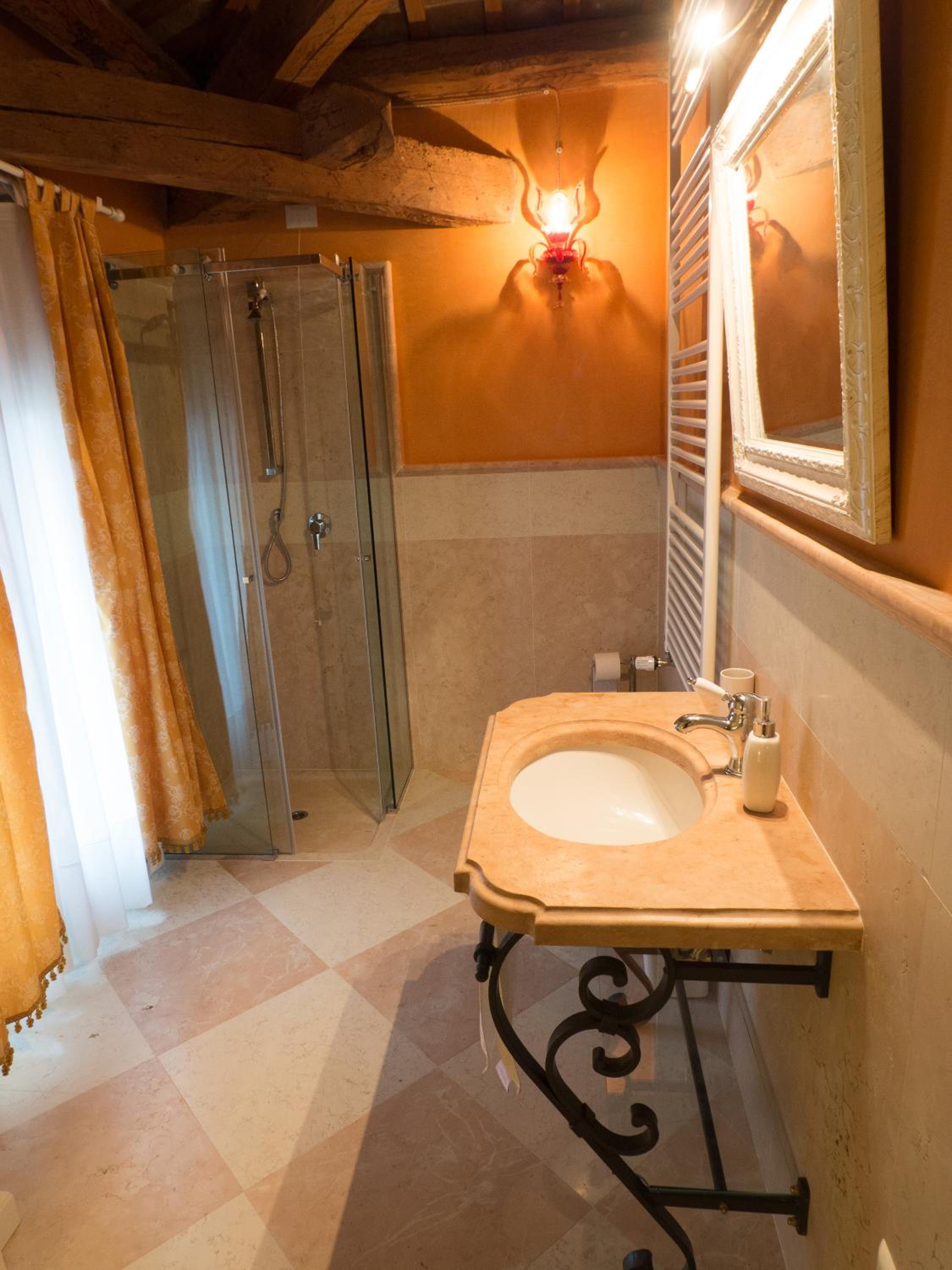 Deluxe Suite - Photo 4