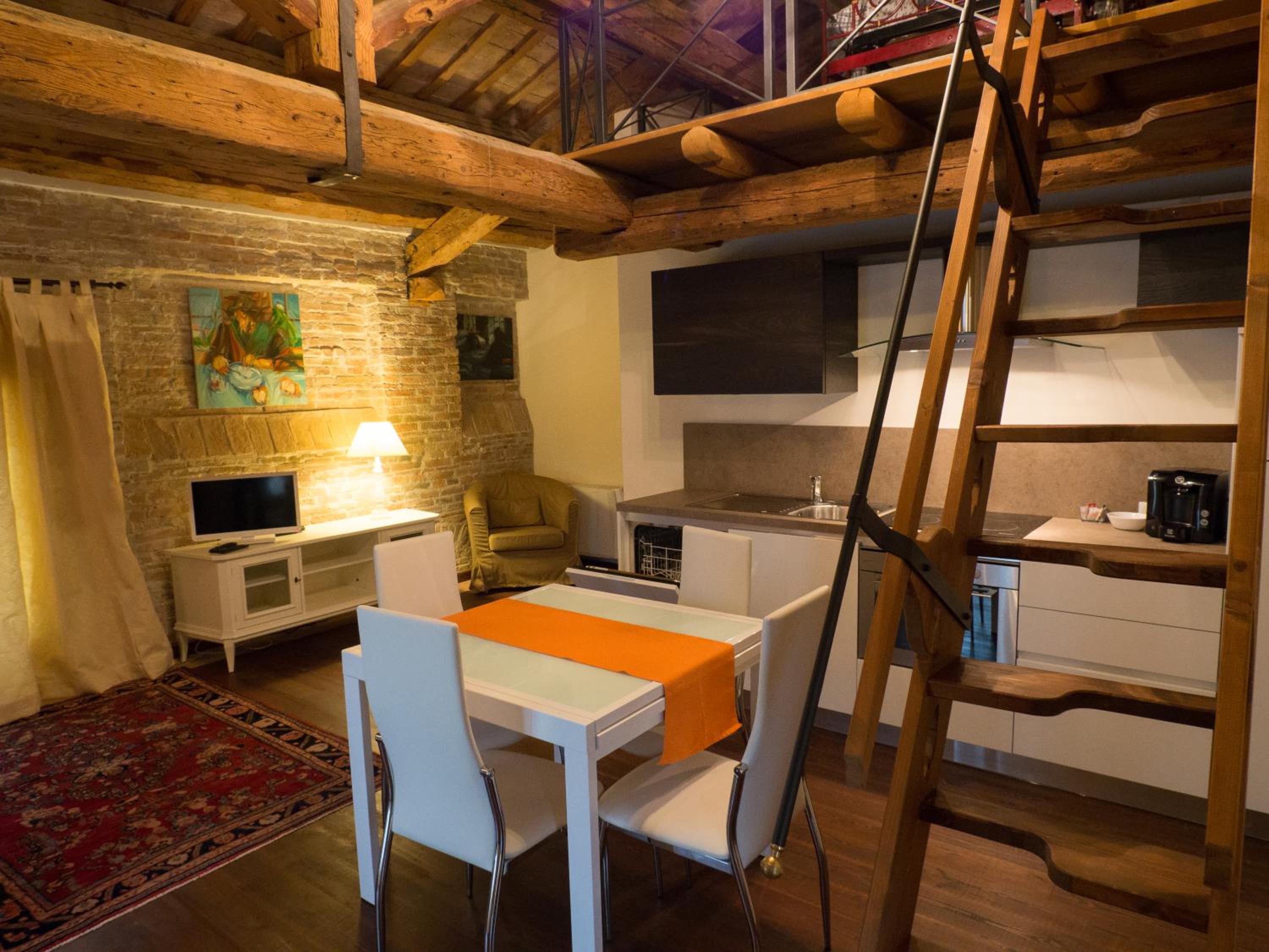 Deluxe Suite - Photo 7