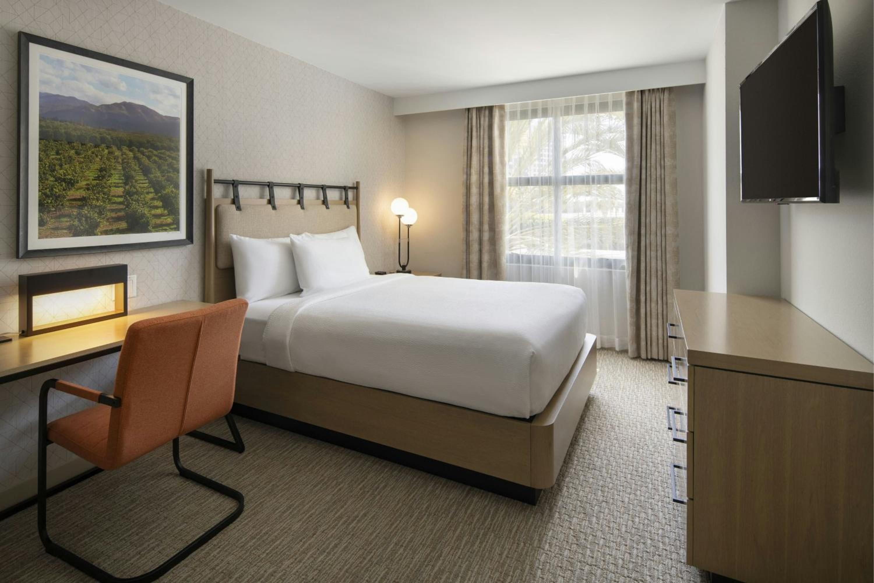 Two-Bedroom Corner Suite - Mobility and Hearing Accessible with Roll-in Shower photo 2