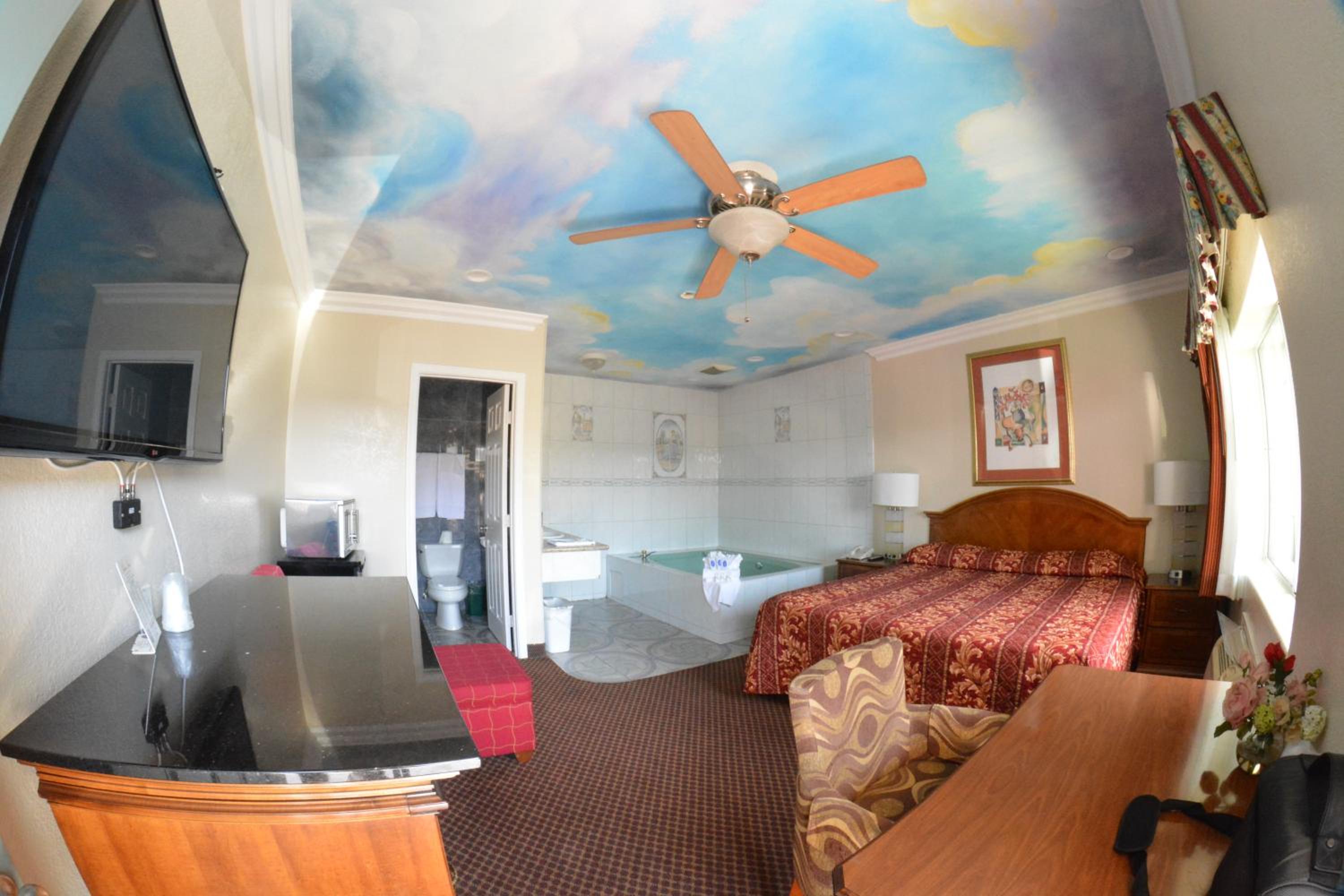 King Studio with Spa Bath - Photo 1