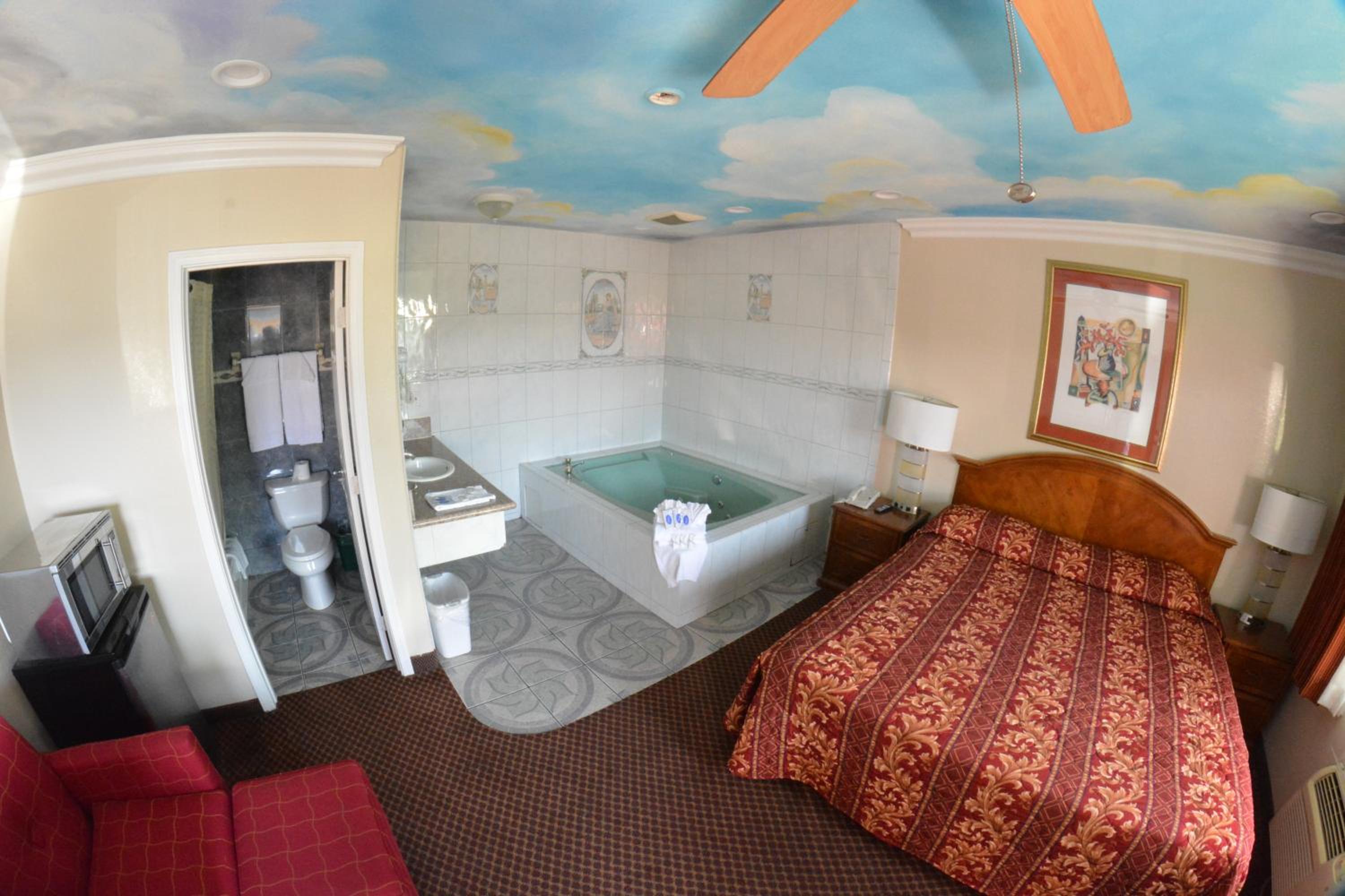 King Studio with Spa Bath - Photo 7