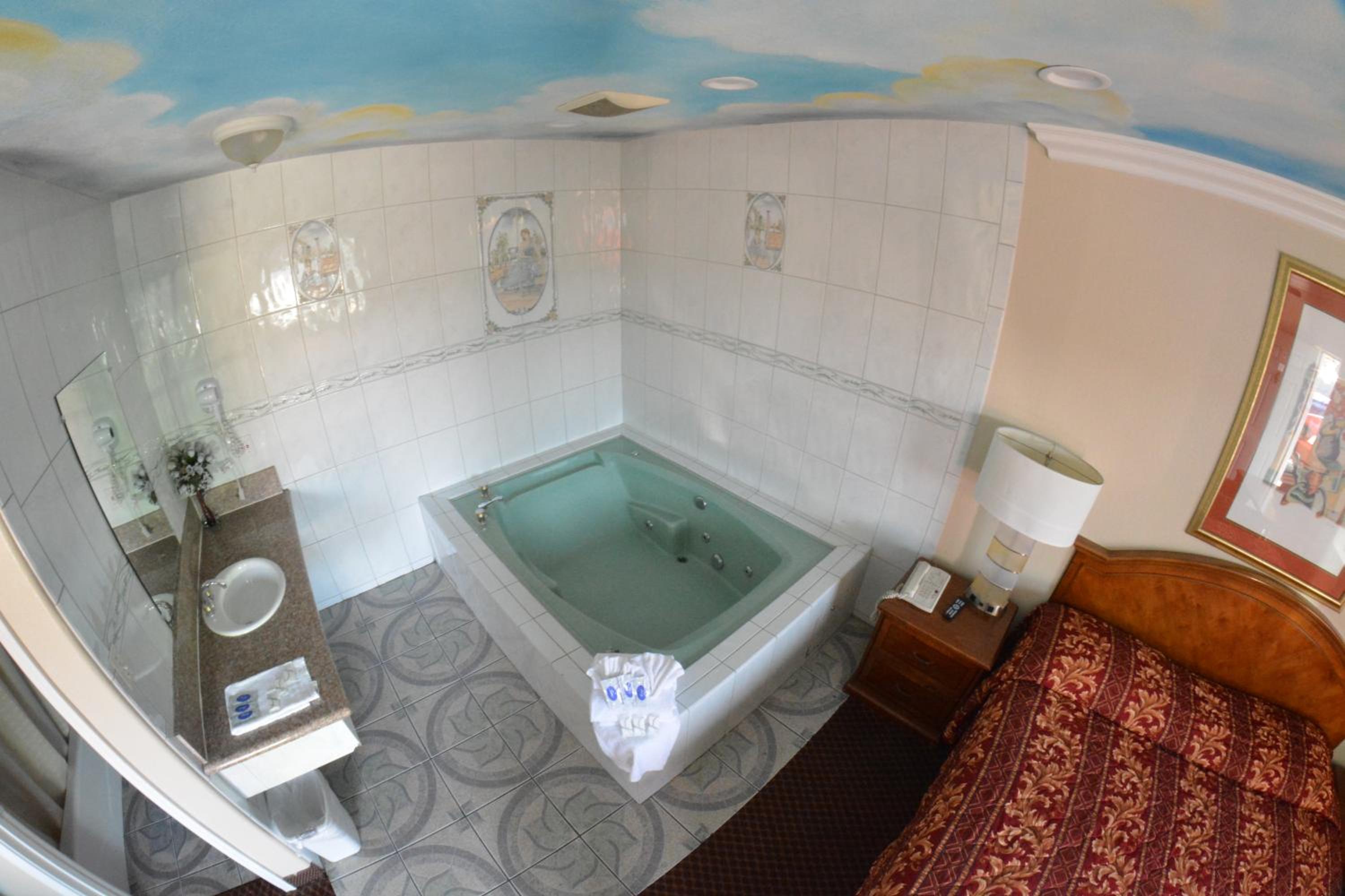 King Studio with Spa Bath - Photo 6