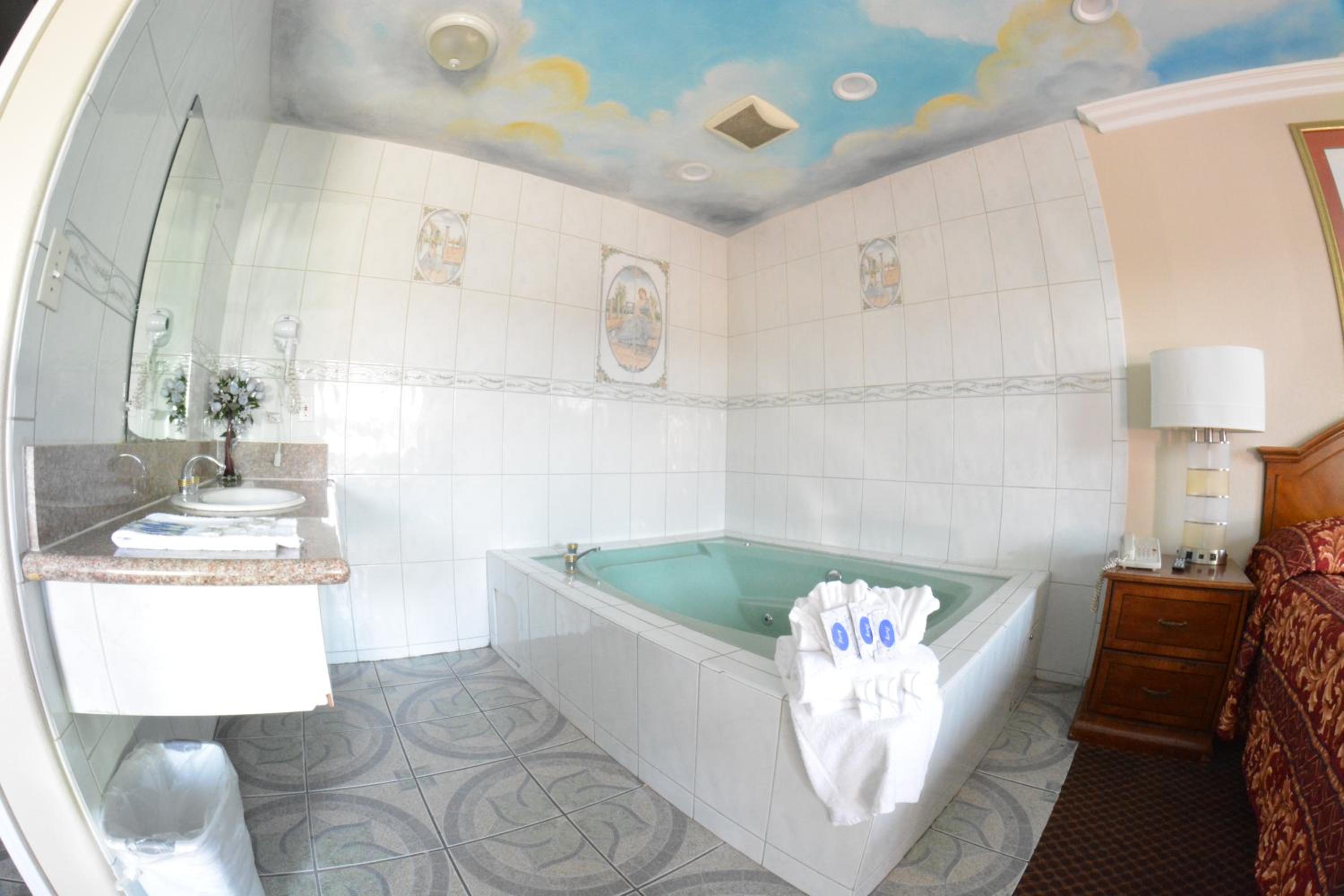 King Studio with Spa Bath - Photo 5