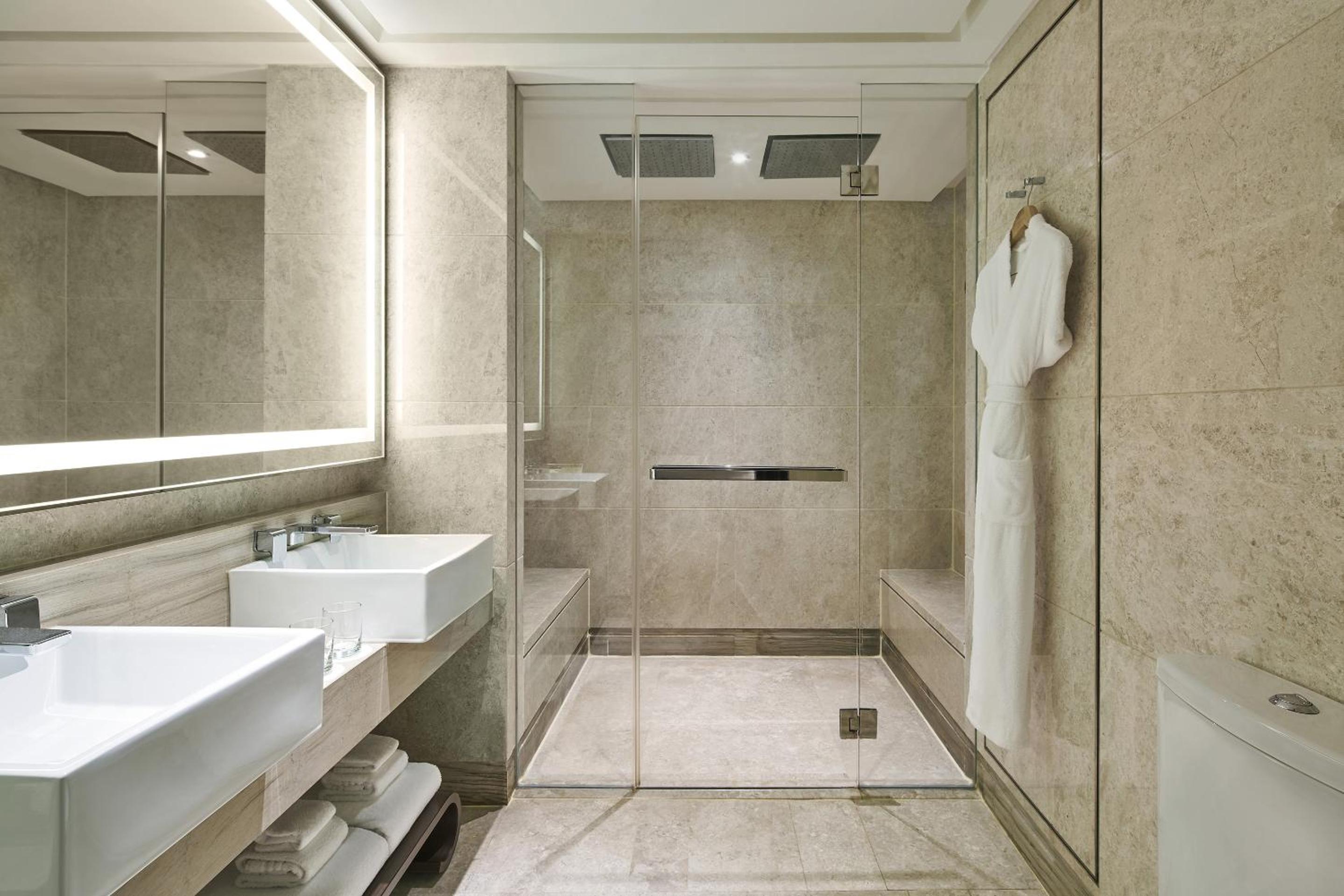 Executive Twin Room, Club Lounge Access photo 2