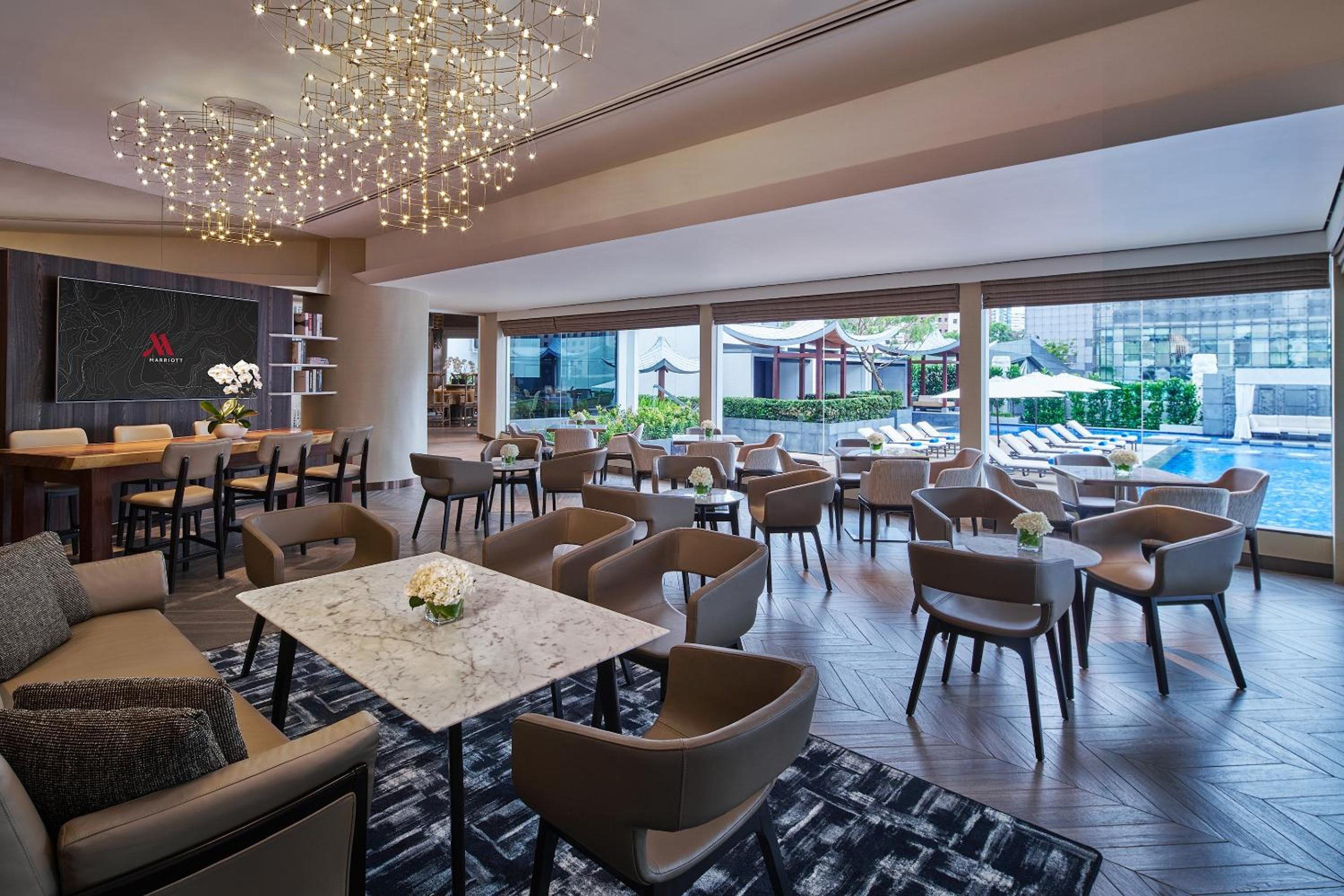 Executive Twin Suite, Club Lounge Access photo 3