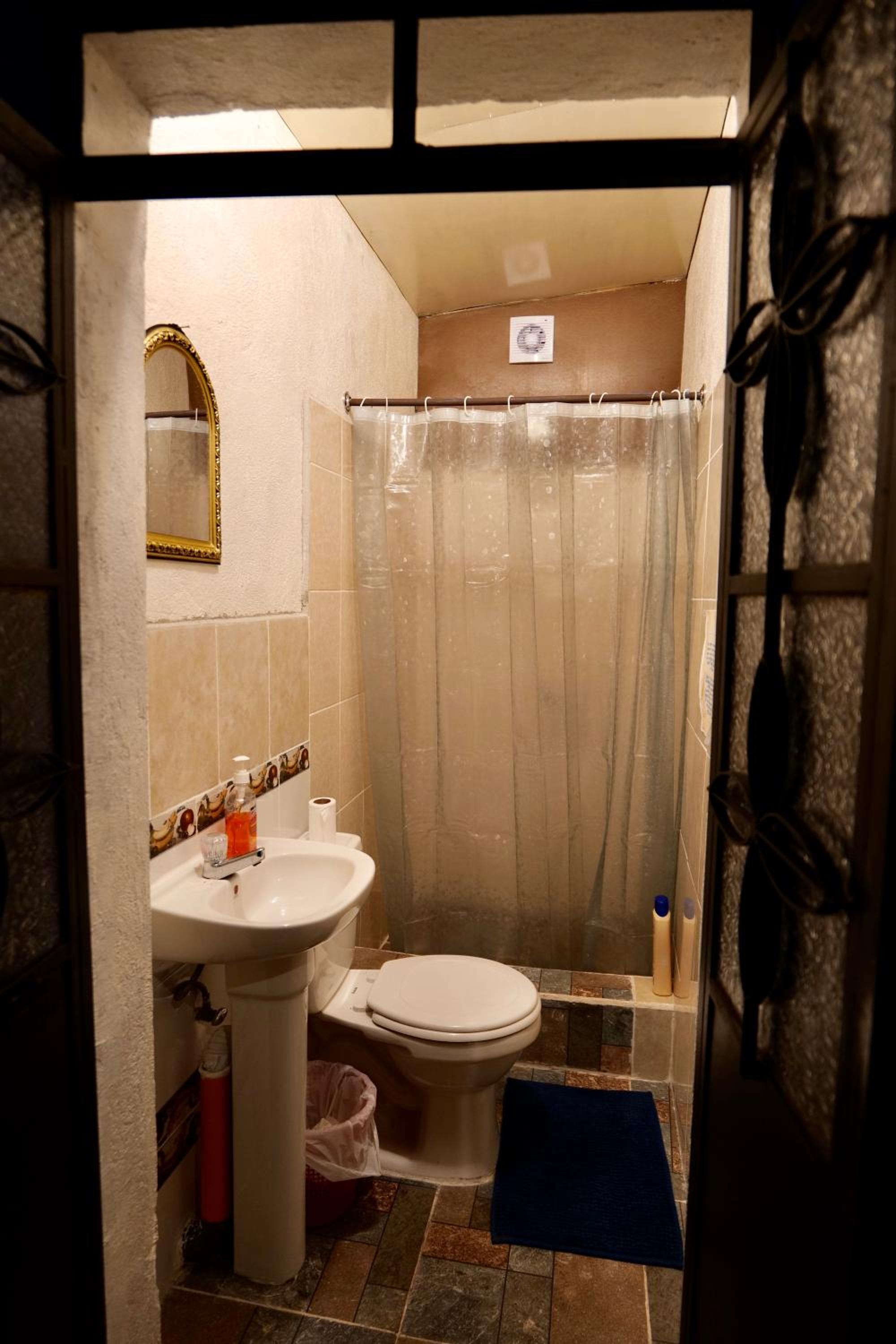Quadruple Room with Private Bathroom photo 3