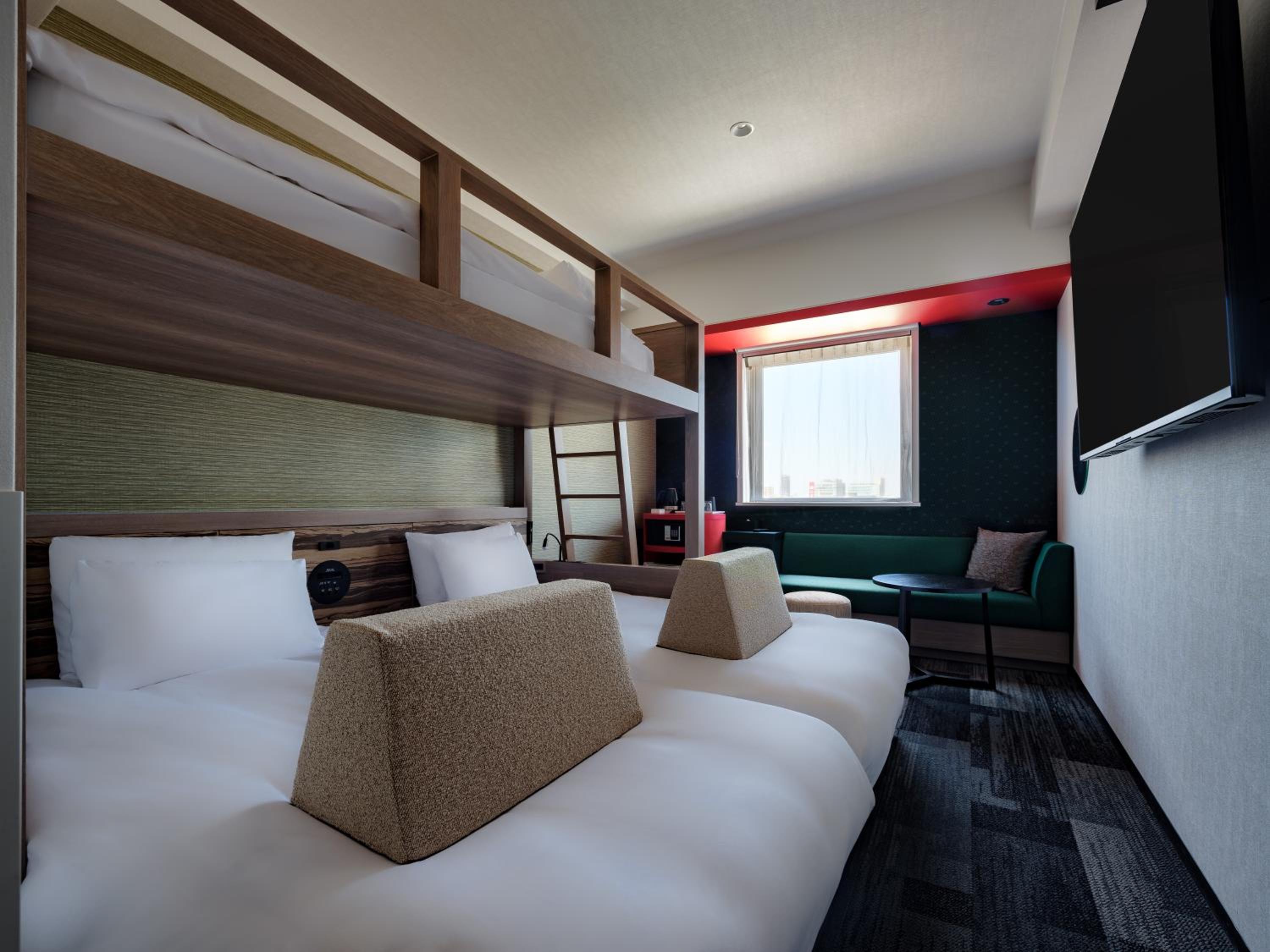 Bunk bed room (2 Single bed + 1 Bunk bed) - Non-Smoking photo 1