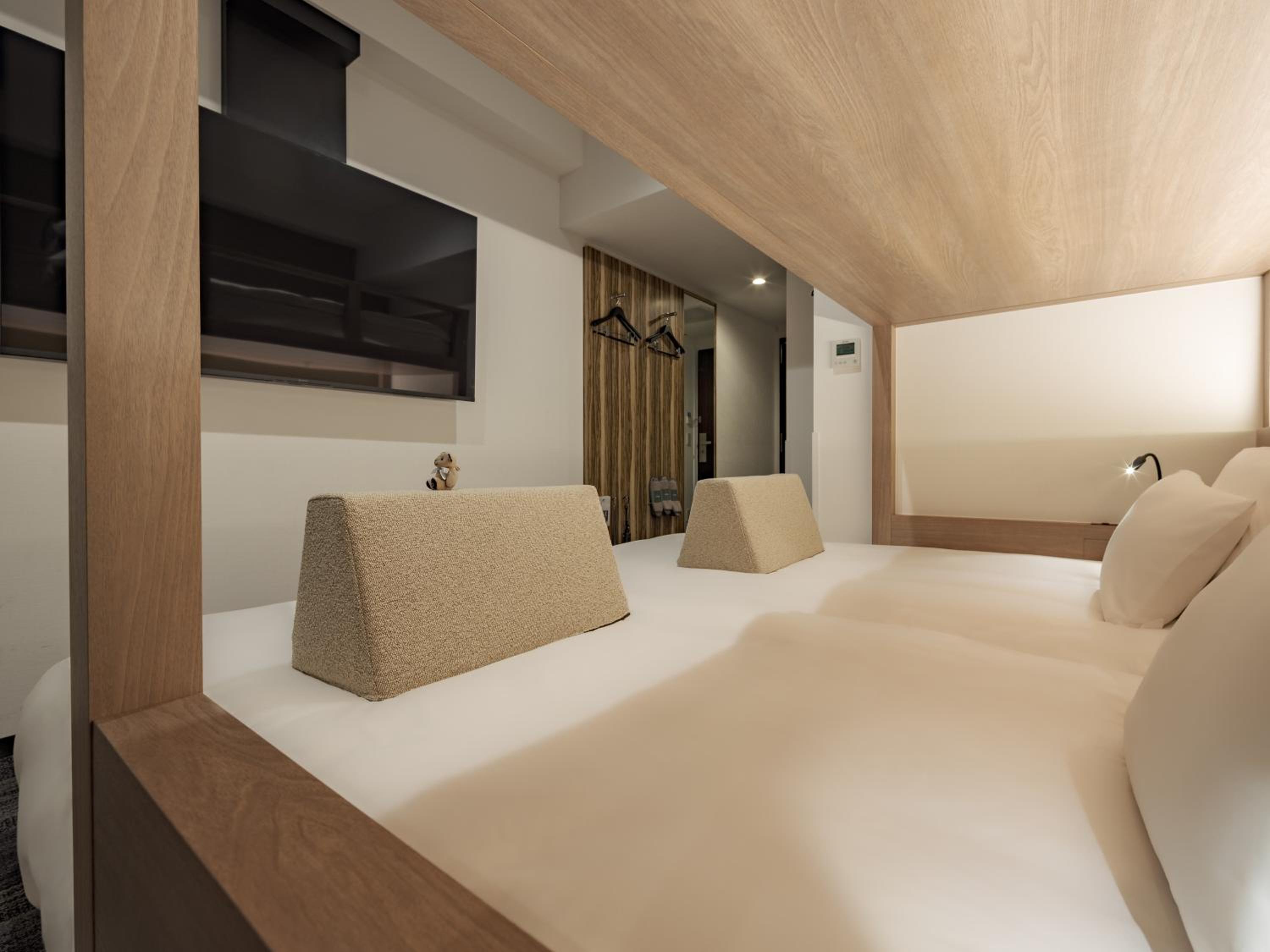 Bunk bed room (2 Single bed + 1 Bunk bed) - Non-Smoking photo 3