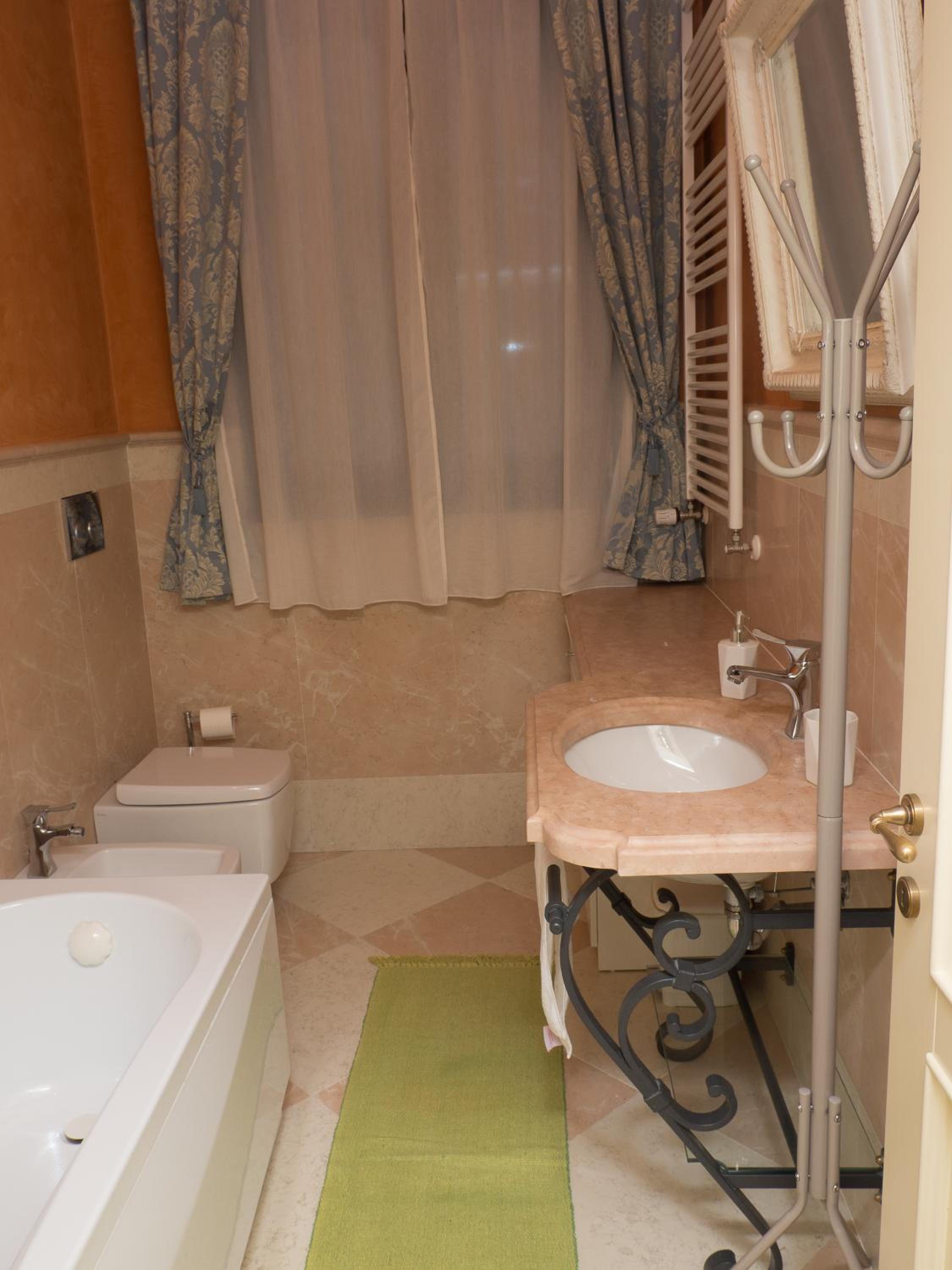 Deluxe Room - Photo 2