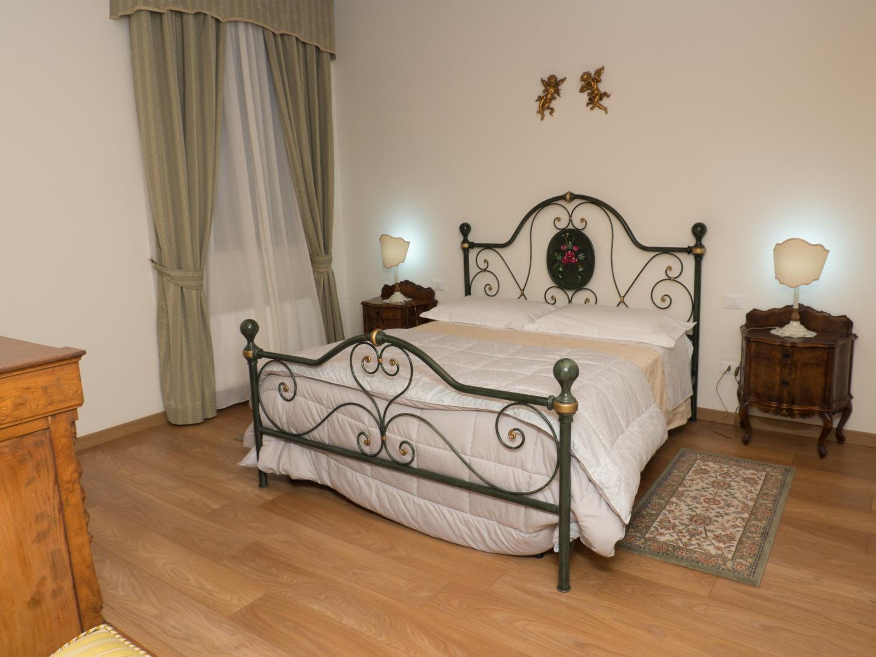 Deluxe Room - Photo 1