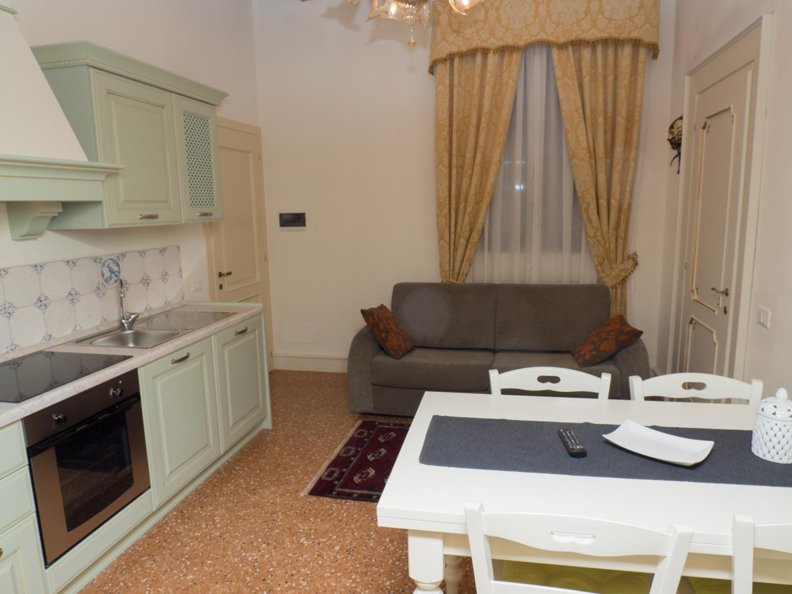 Deluxe Room - Photo 6