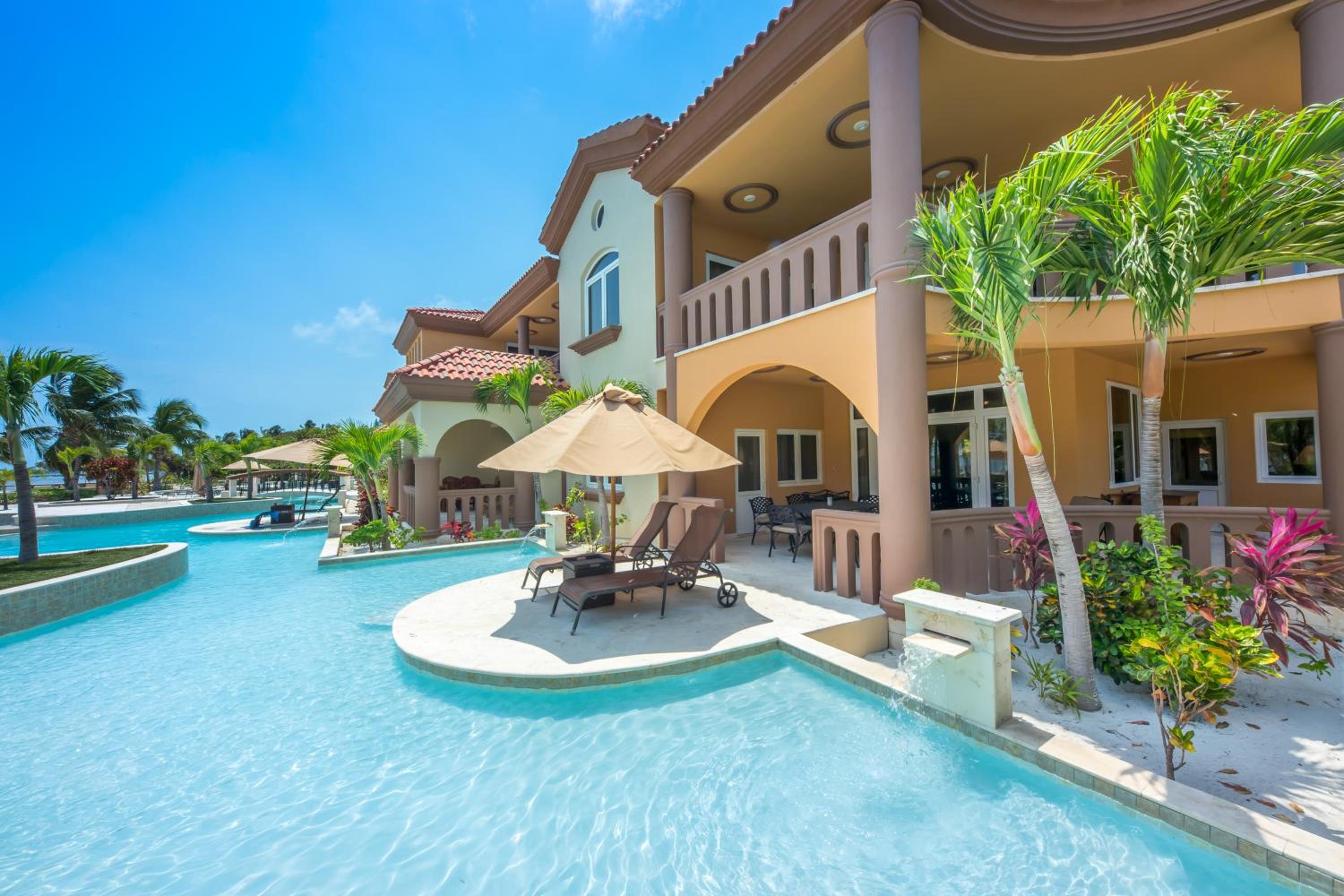 Brushstrokes Beachfront Villa photo 2
