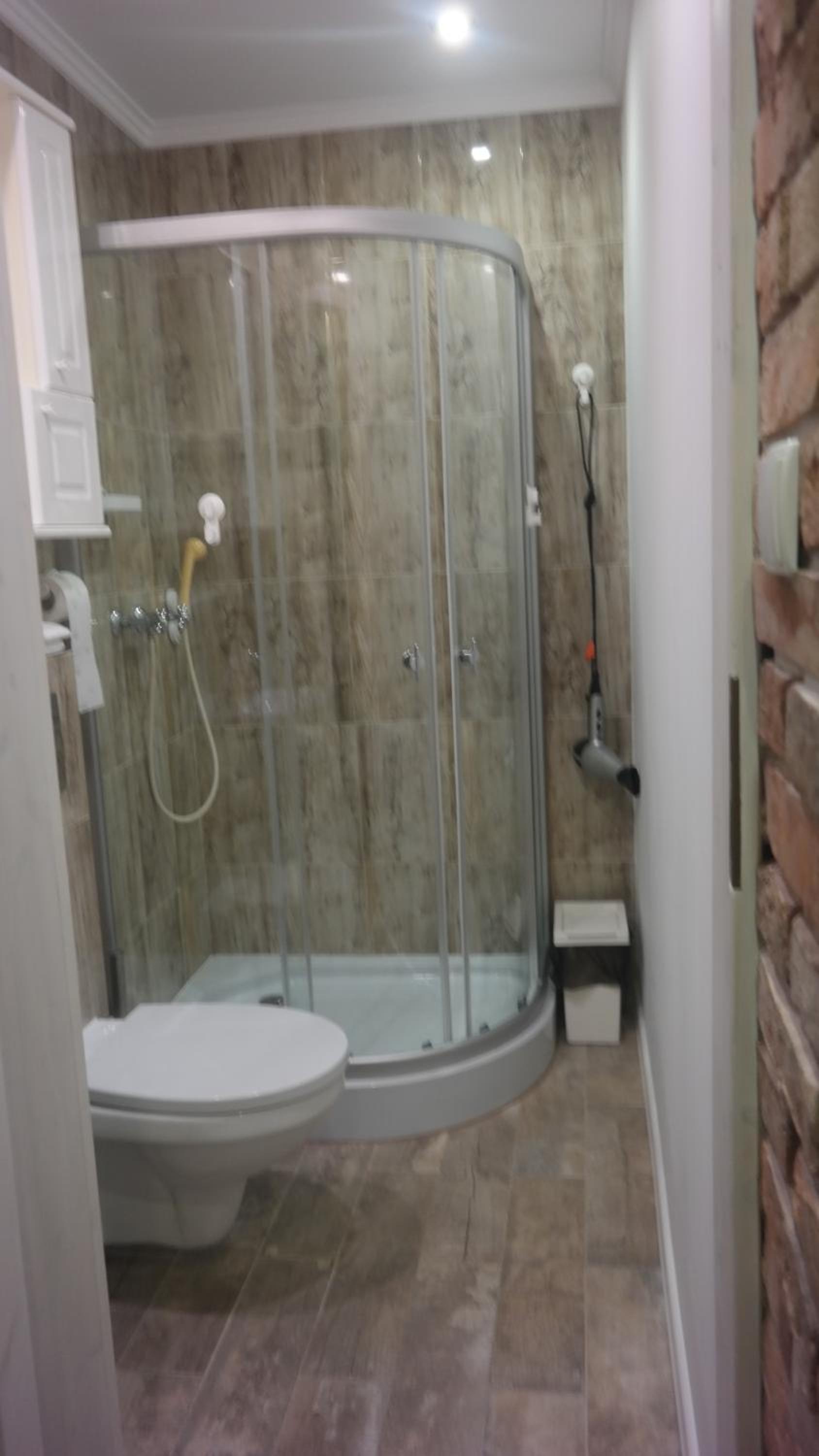 Double Room with Private Bathroom - Photo 3