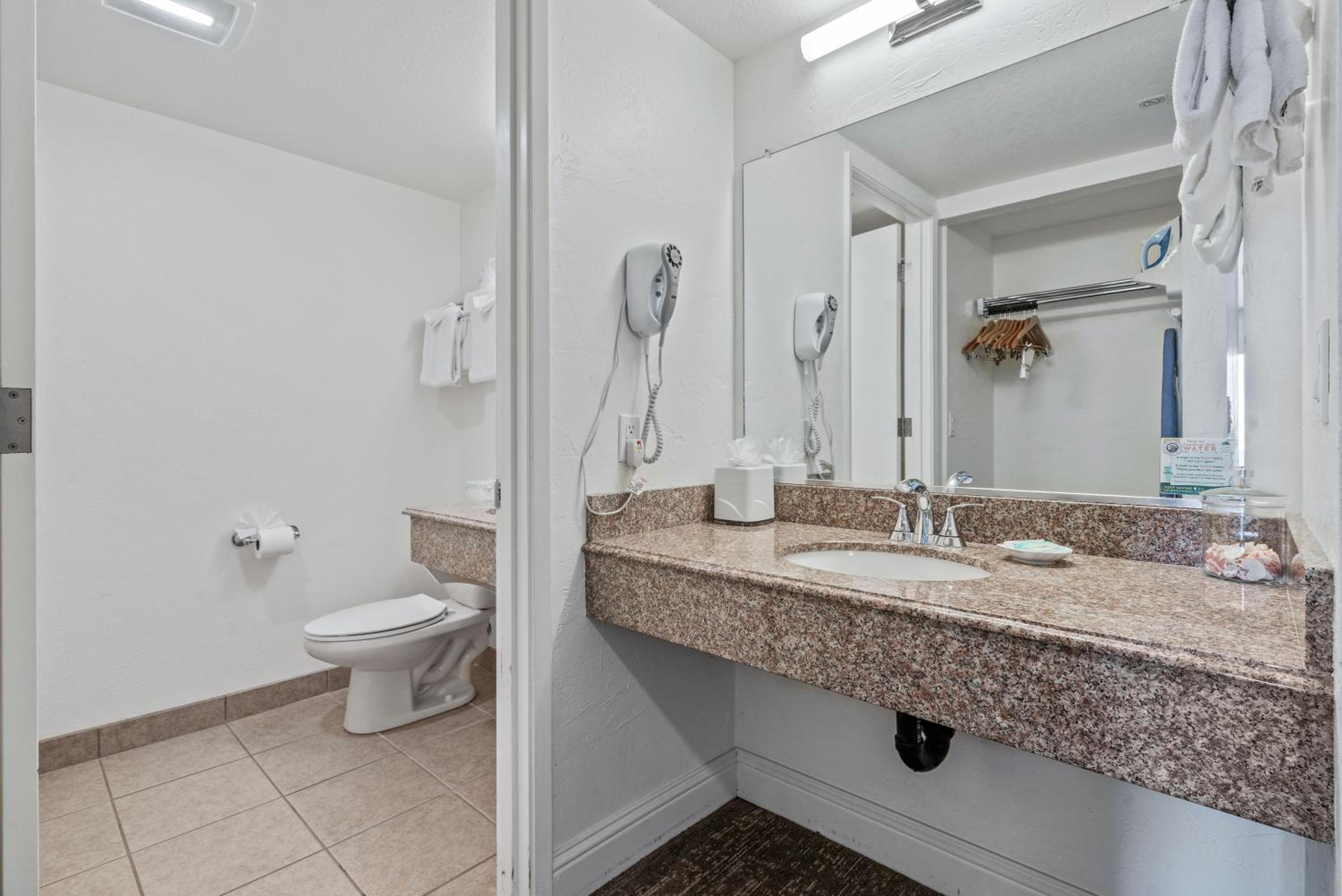 Standard King Room - Photo 1