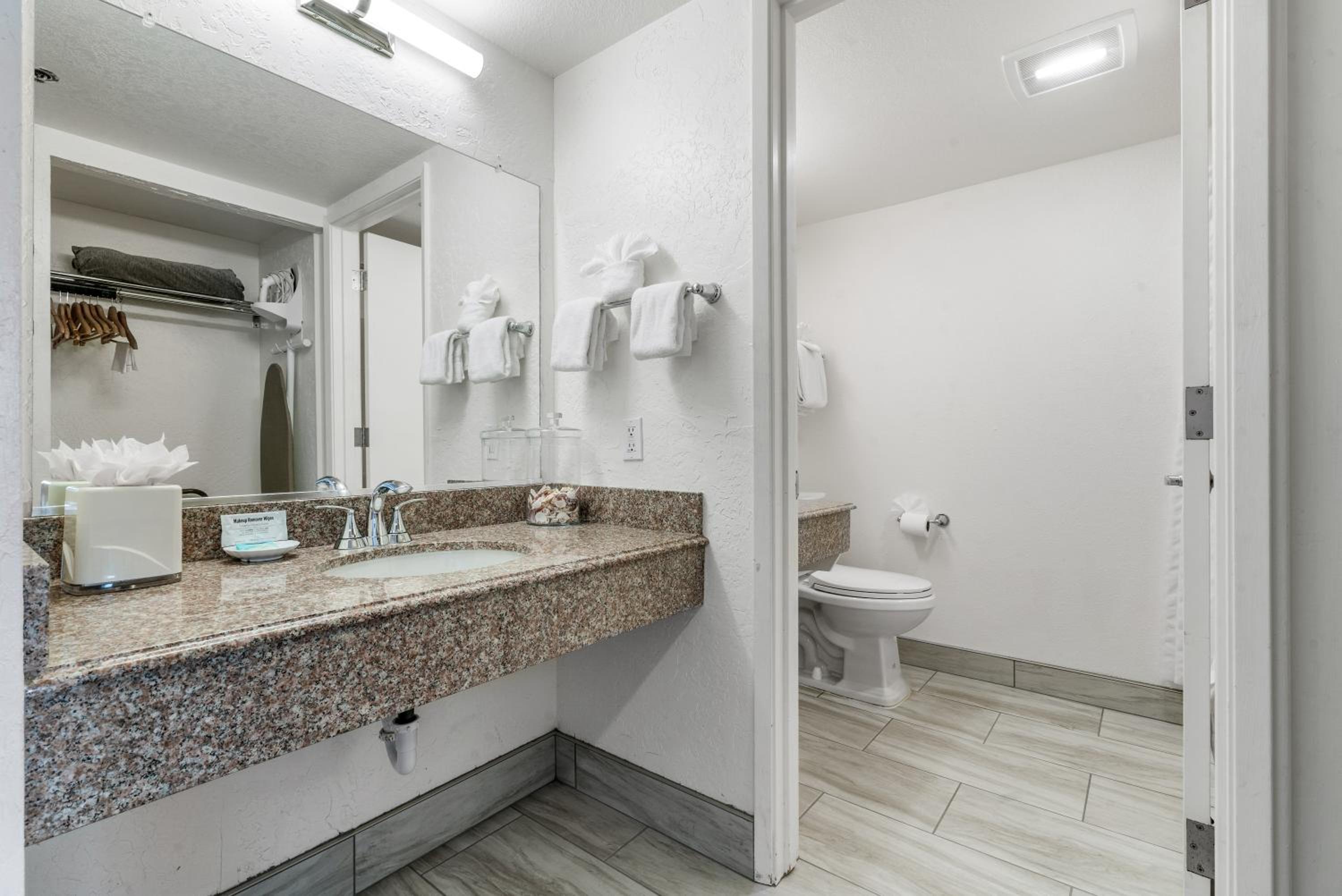 Standard King Room - Photo 2