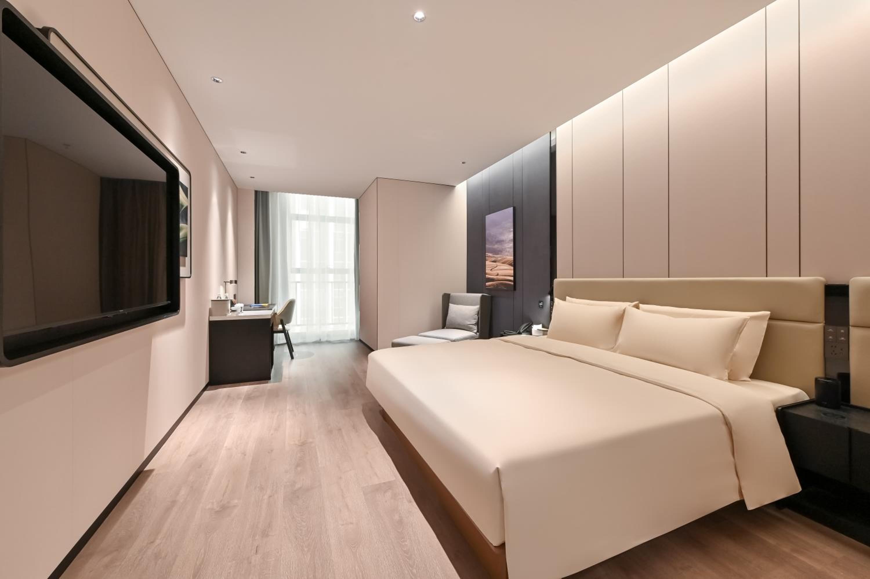 Elegant Queen Room photo 2