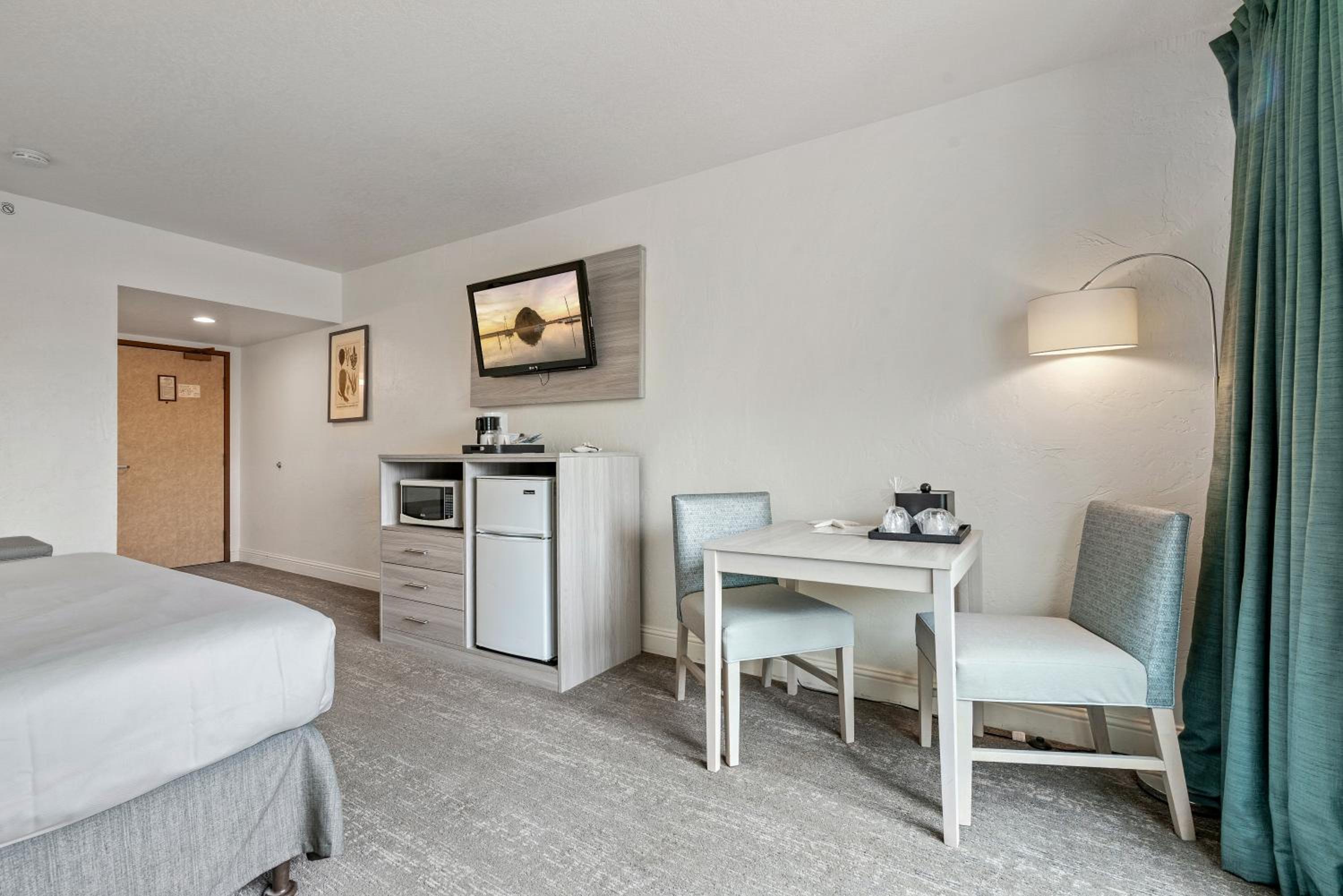 Standard King Room - Photo 4
