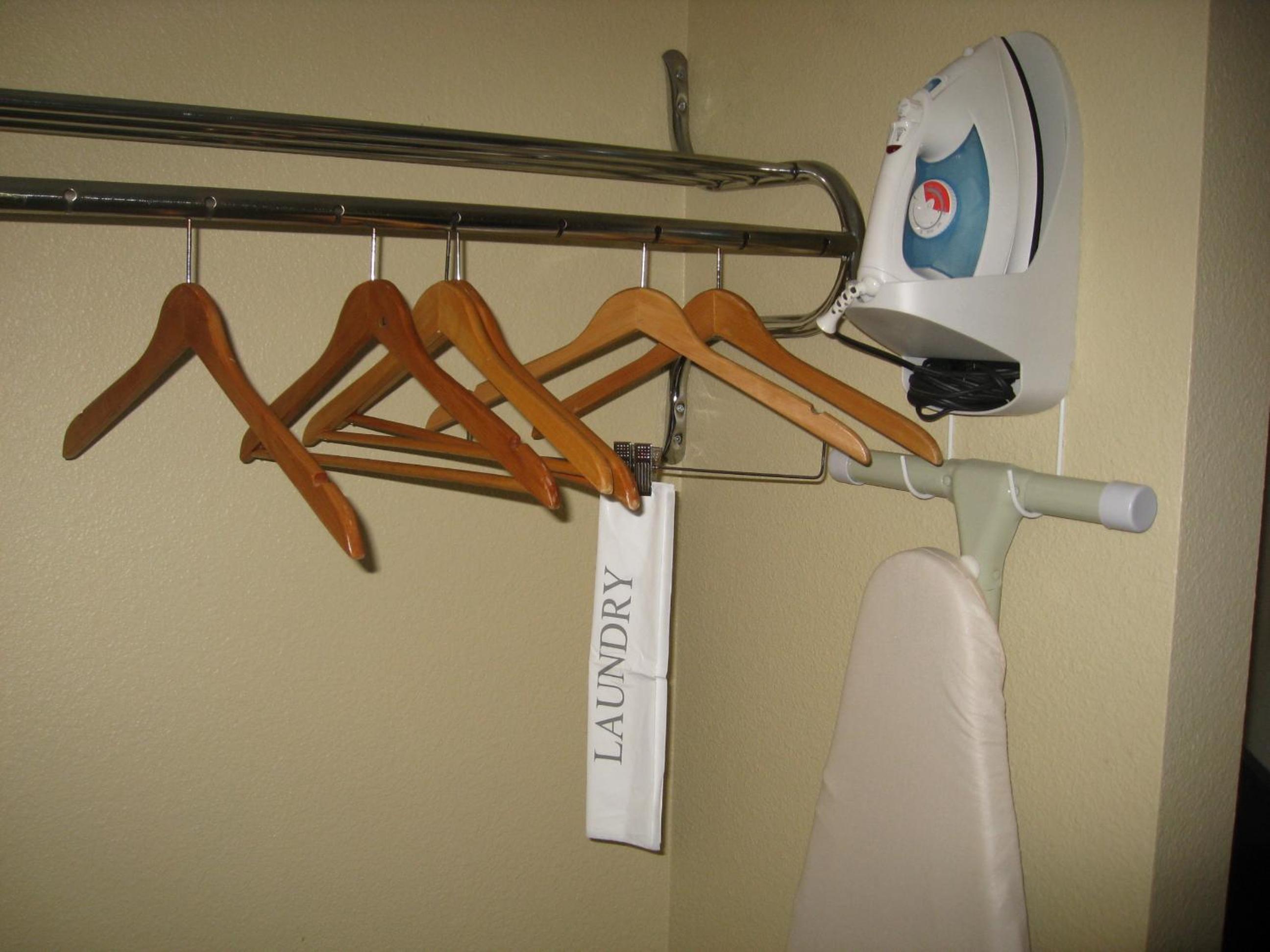 King Room - Non-Smoking - Photo 2