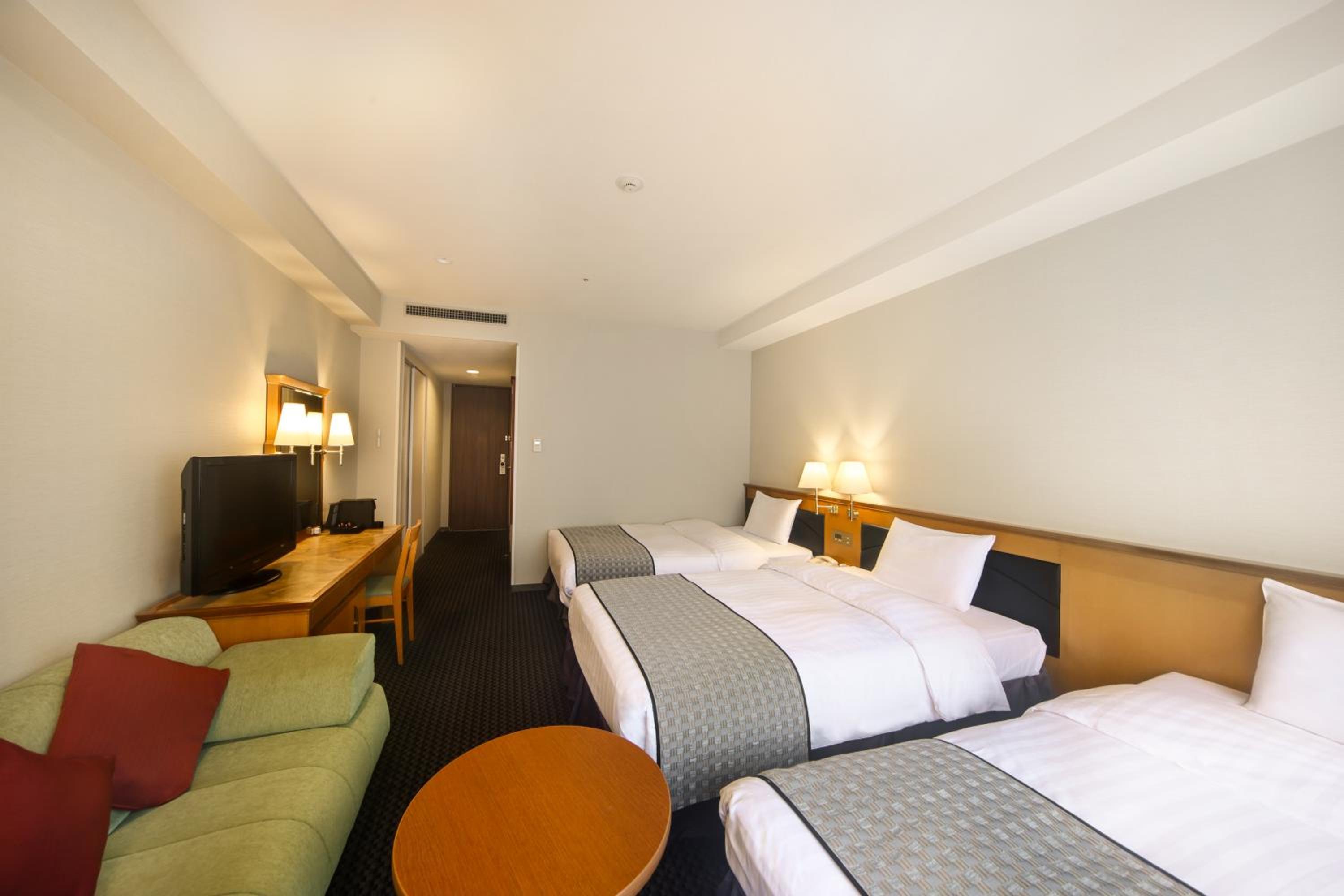 Large Twin Room (3 Adults)