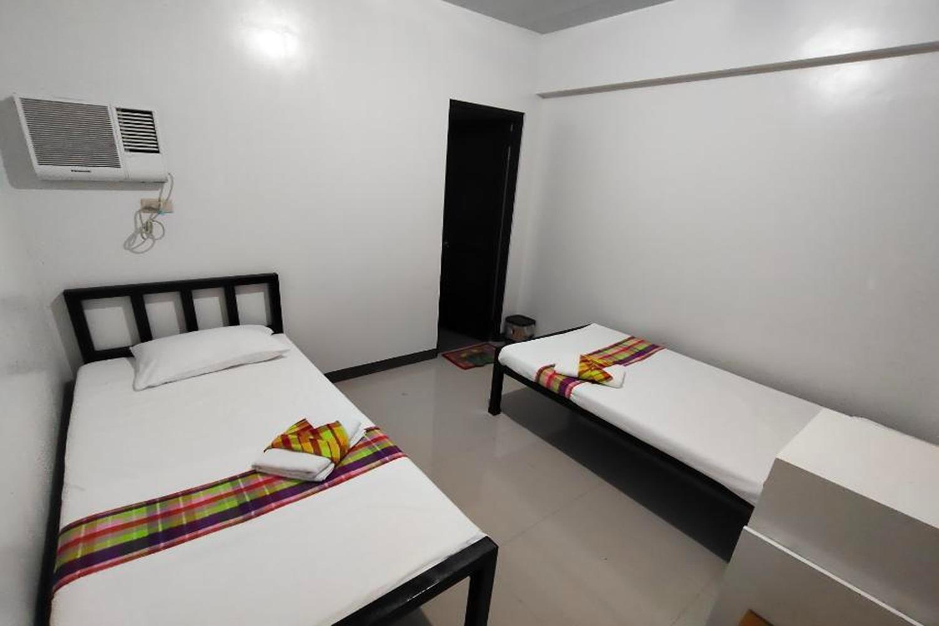 Twin Room - Photo 2