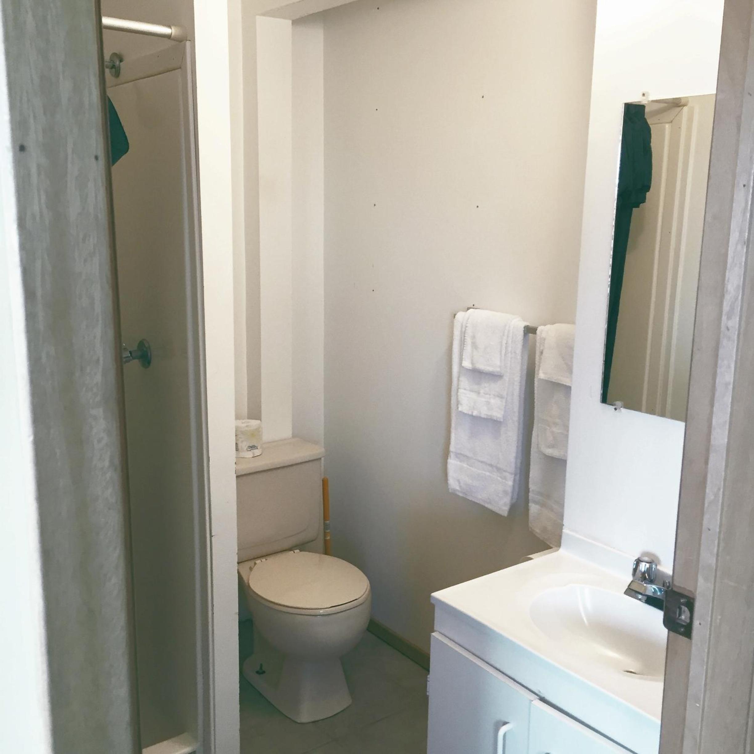 Economy Single Room with shower photo 3
