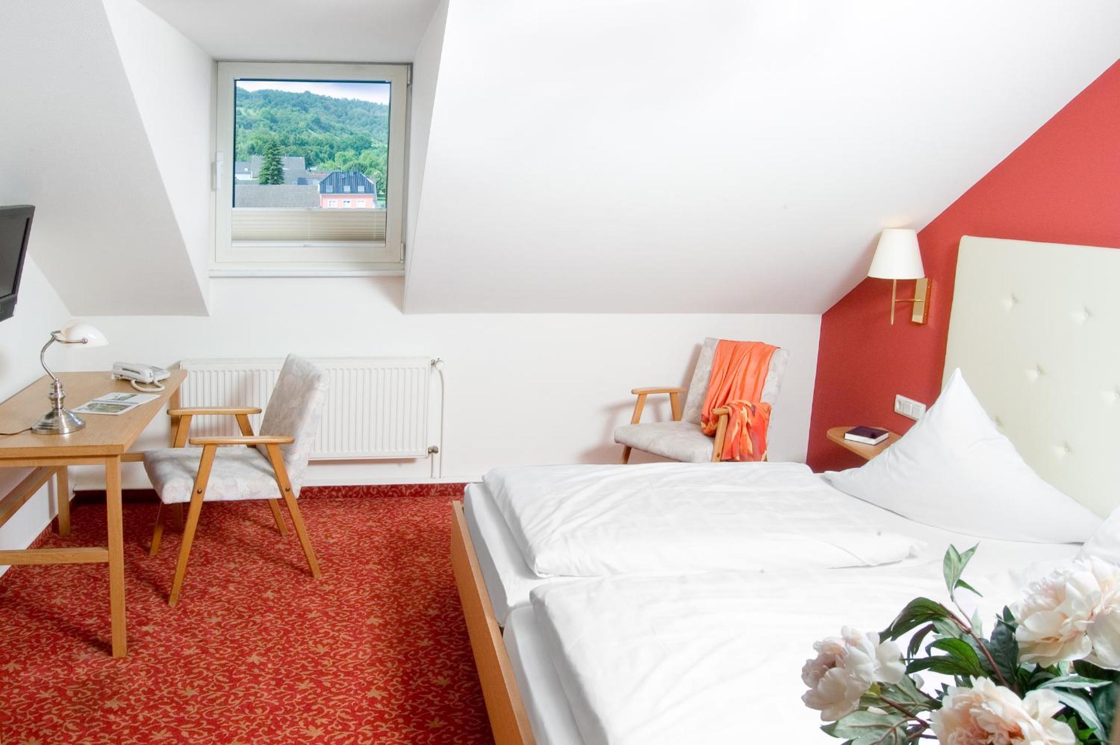 Standard Double Room - Photo 10
