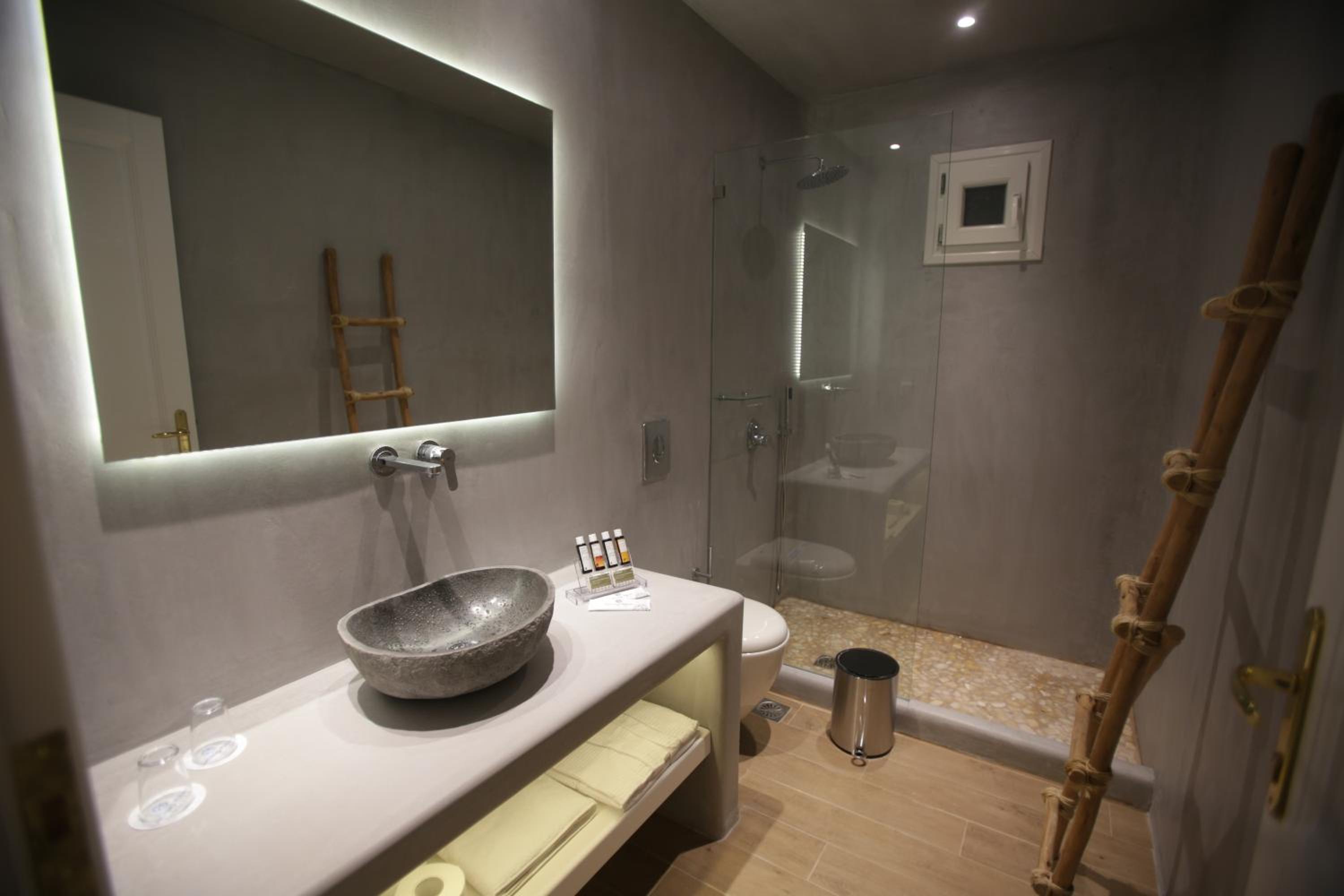 Two-Bedroom Suite with Sea View - Photo 4